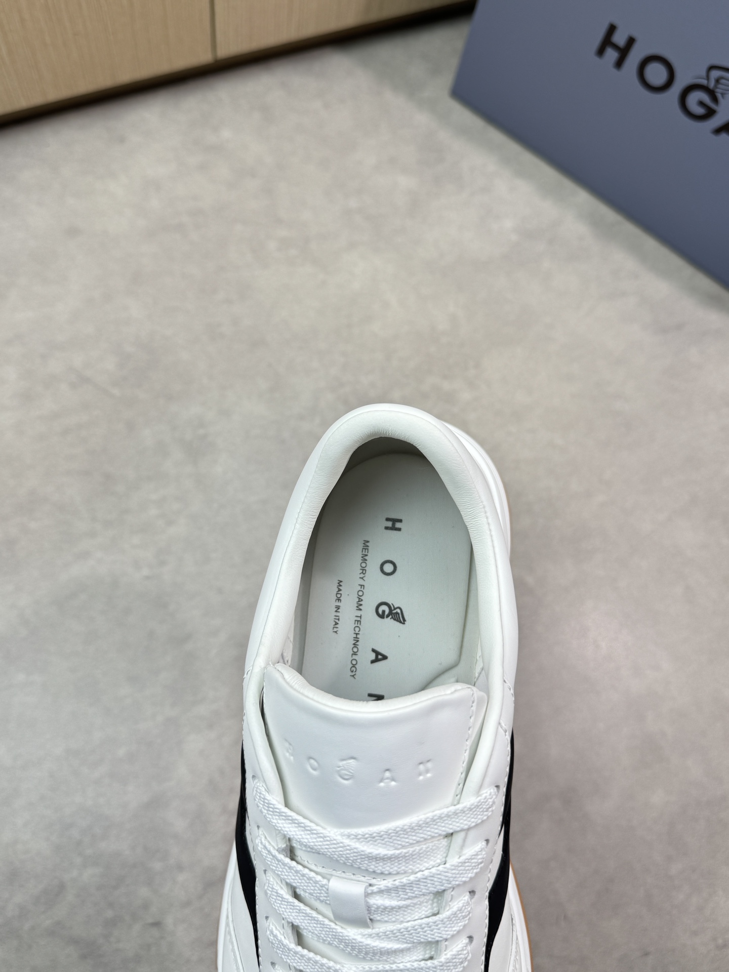 Hogan Luxury Leather Sneakers with Signature 'H' - Premium Quality 8 i1744651776 4171 6