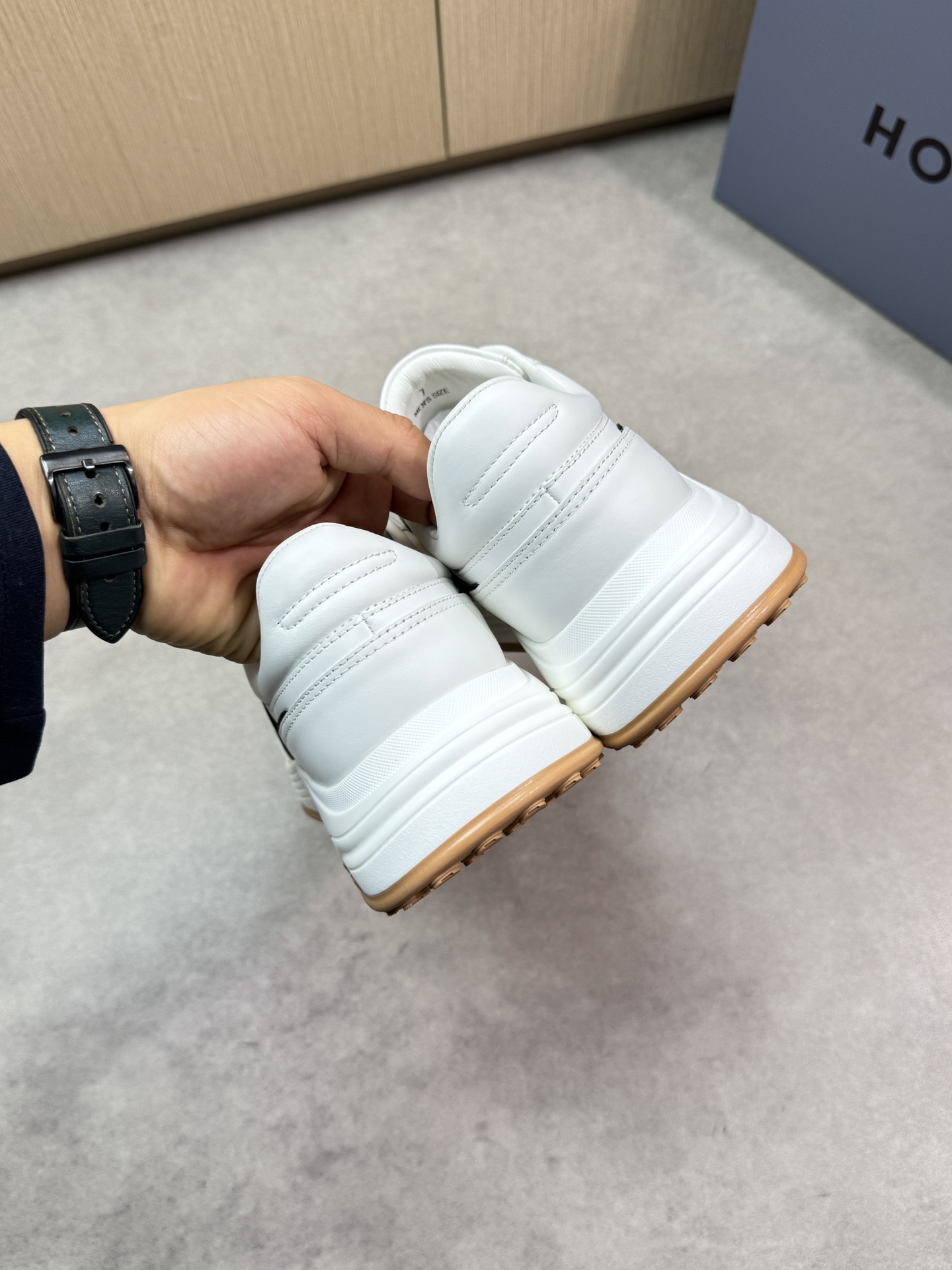 Hogan Luxury Leather Sneakers with Signature 'H' - Premium Quality 9 i1744651776 8880 7