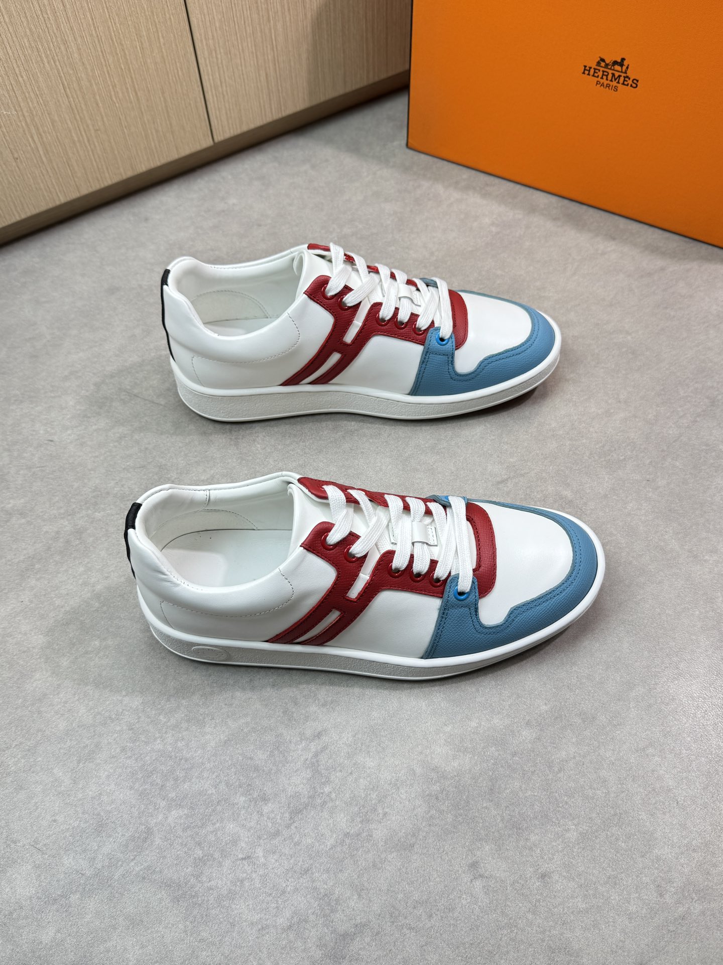 NO:278776,【HERMES】HERMES - High-end quality Original single casual sports shoes - Upper Napa calfskin, palm print calfskin, shoe body sewing brand 'H' totem - Inner water dyed cowhide - Outsole original TPR. Rubber·Double-color molded outsole - Ultra-high quality control·fine workmanship highlighted (high-end·noble·grade) -Size 38-44 (45, custom made)·H0116,,hermes,hermes,cowhide19860909【 HERMES】爱马仕 -高端品质 原单休闲运动板鞋 -鞋面纳帕小牛皮、手掌纹小牛皮、鞋身车缝品牌'H'图腾 -内里水染牛皮 -大底原版TPR.橡胶·双色成型大底 -超高品控·做工精细凸显(高端·贵气·档次) -Size 38-44（45,可订做)·H0116,,hermes,hermes,cowhide,Men's shoes