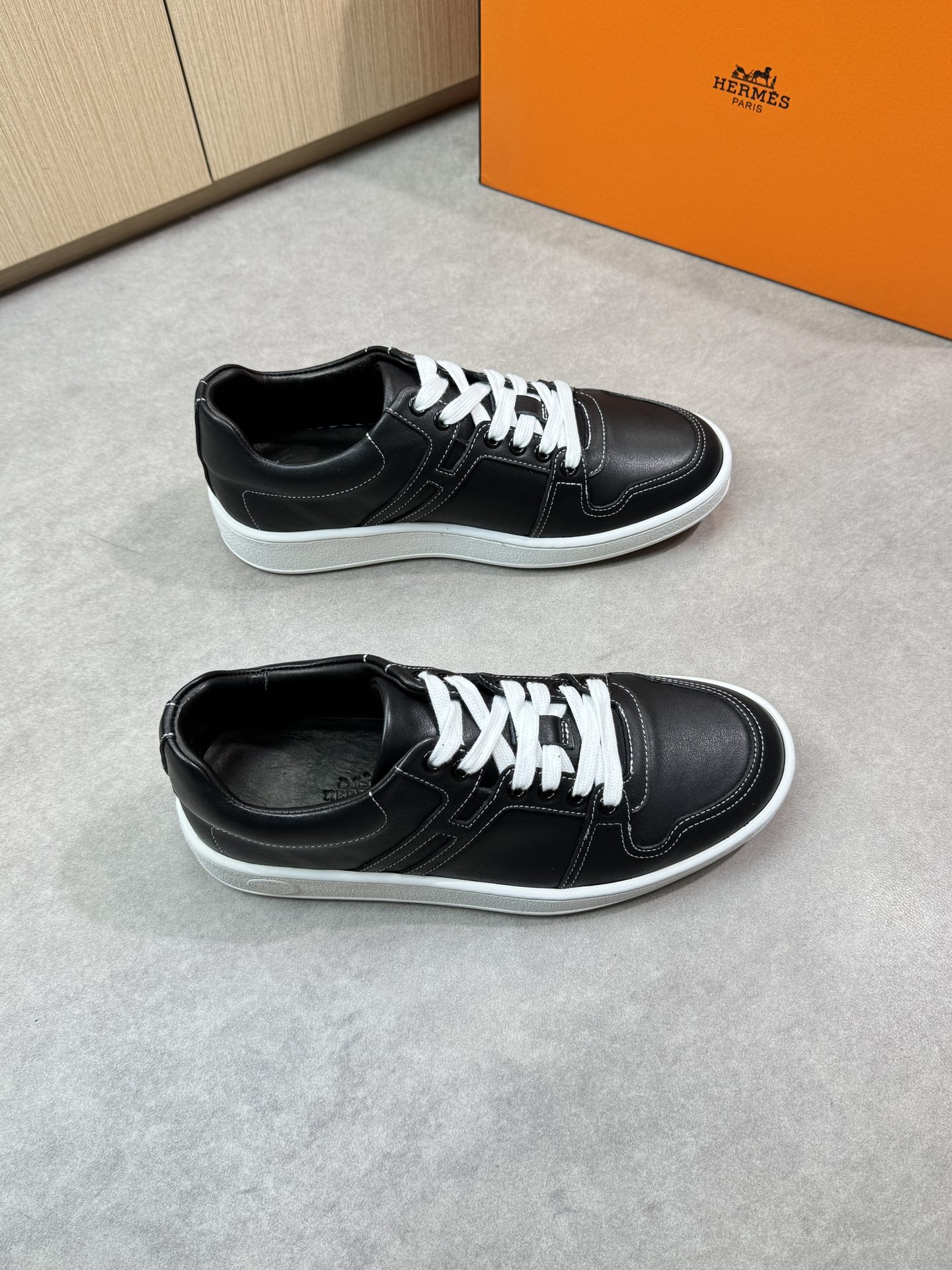 NO:278778,【HERMES】HERMES - High-end quality Original single casual sports shoes - Upper Napa calfskin, shoe body sewing brand 'H' totem - Inner water dyed cowhide - Outsole original TPR. Rubber·Double-color molded outsole - Ultra-high quality control·fine workmanship highlighted (high-end·noble·grade) -Size 38-44 (45, custom made)·H0116,,hermes,hermes,cowhide19860909【 HERMES】爱马仕 -高端品质 原单休闲运动板鞋 -鞋面纳帕小牛皮、鞋身车缝品牌'H'图腾 -内里水染牛皮 -大底原版TPR.橡胶·双色成型大底 -超高品控·做工精细凸显(高端·贵气·档次) -Size 38-44（45,可订做)·H0116,,hermes,hermes,cowhide,Men's shoes