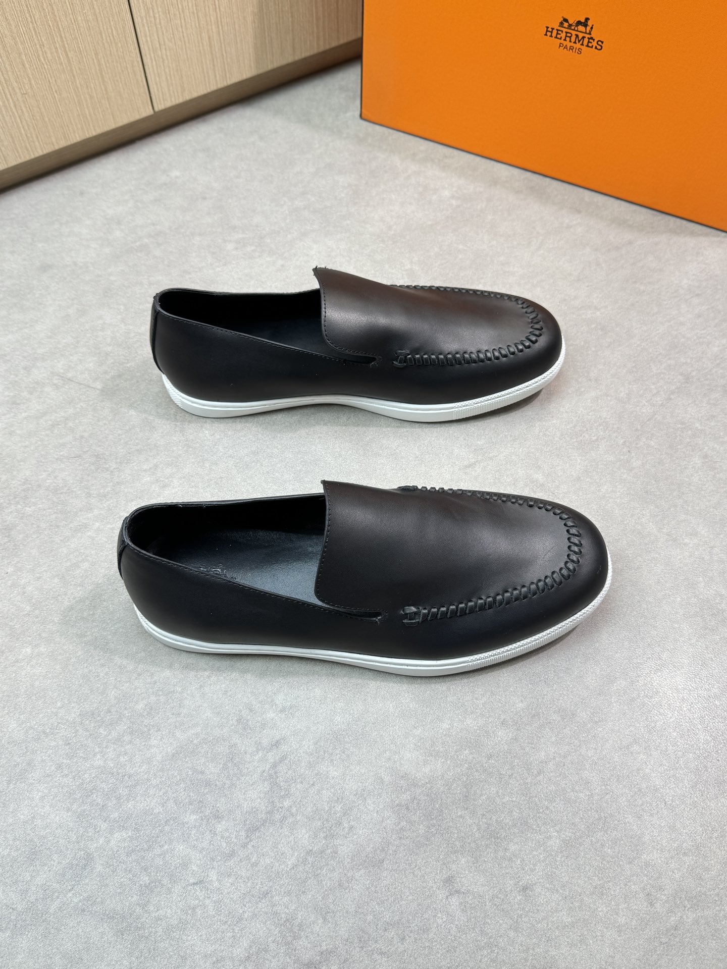 NO:278782,【HERMES】HERMES - High-end quality Original single casual sports shoes - Upper Napa calfskin, brand 'H' totem horizontal decorative, shoe Dan hand-stitched string sewing mark thread - inner water dyed cowhide - outsole original ultralight TPU foaming·molded sole - ultra high quality control·fine workmanship highlighting (high-end, noble, grade) -Size 38-44 (45,46, custom made)·H0183,, hermes, hermes, cowhide19860909【 HERMES】爱马仕 -高端品质 原单休闲运动板鞋 -鞋面纳帕小牛皮、品牌'H'图腾横担装饰、鞋丹手工串缝马克线 -内里水染牛皮 -大底原版超轻TPU发泡·成型大底 -超高品控·做工精细凸显(高端·贵气·档次) -Size 38-44（45,46,可订做)·H0183,,hermes,hermes,cowhide,Men's shoes