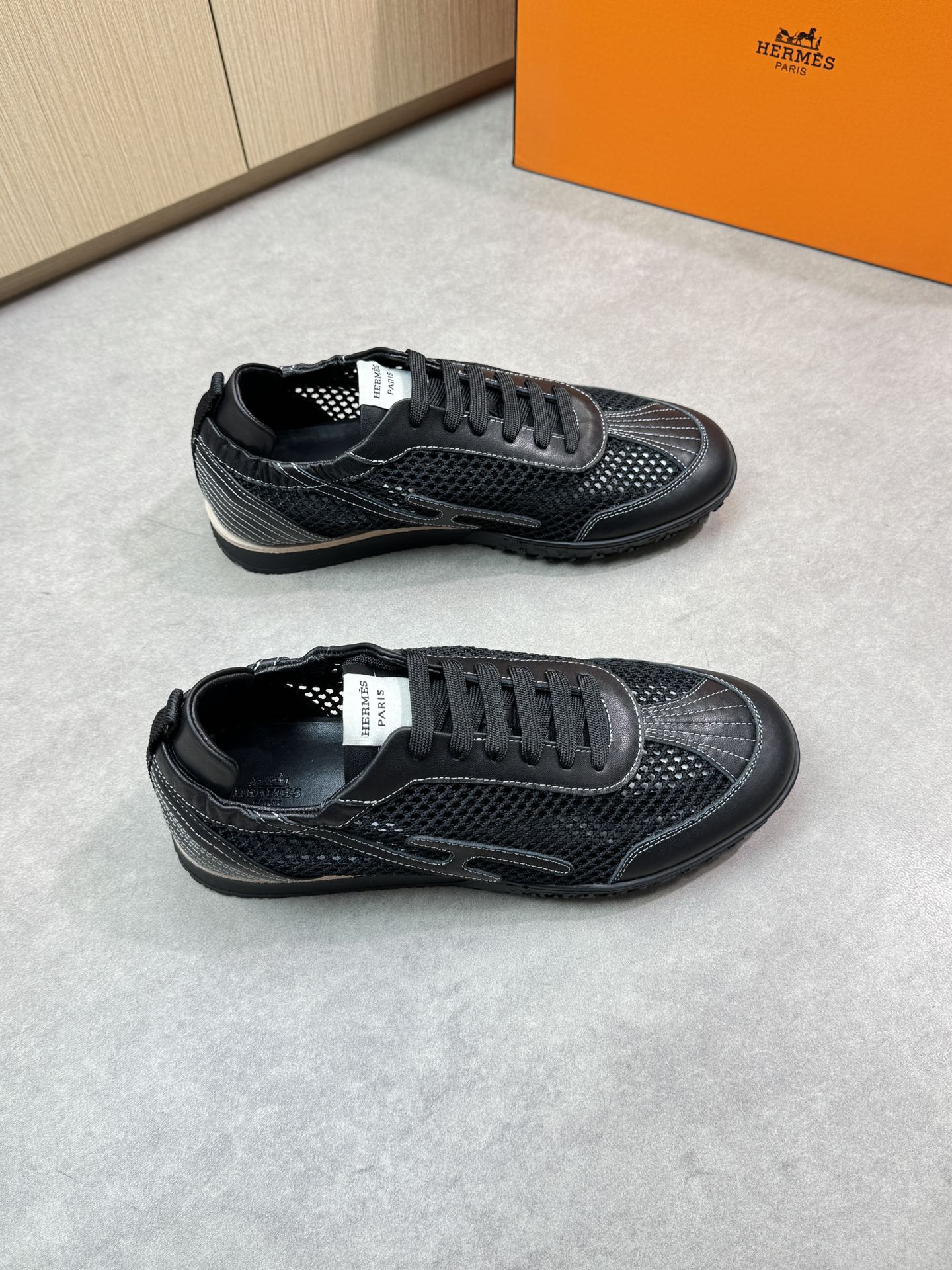 NO:278786,【HERMES】HERMES - High-end quality Original single casual sneakers - Upper Napa calfskin, shoe body brand hollow mesh cloth, sewing brand 'H' totem - Inner water dyed cowhide - Outsole original ultra-light TPU·rubber; Two-color molded outsole - Ultra-high quality control·fine workmanship highlighted (high-end, noble, grade) -Size 38-44 (45,46, custom made)·H0183,,hermes,hermes,sneakers,cowhide19860909【 HERMES】爱马仕 -高端品质 原单休闲运动鞋 -鞋面纳帕小牛皮、鞋身品牌镂空网布、车缝品牌'H'图腾 -内里水染牛皮 -大底原版超轻TPU·橡胶；双色成型大底 -超高品控·做工精细凸显(高端·贵气·档次) -Size 38-44（45,46,可订做)·H0183,,hermes,hermes,sneakers,cowhide,Men's shoes