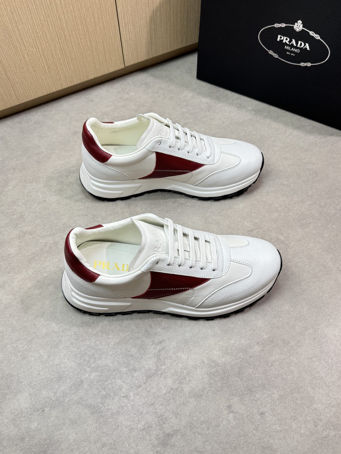 Prada Men's Leather Low-Top Sneakers Casual Fashion Sneakers Shoes 2 i1745083791 6157 0