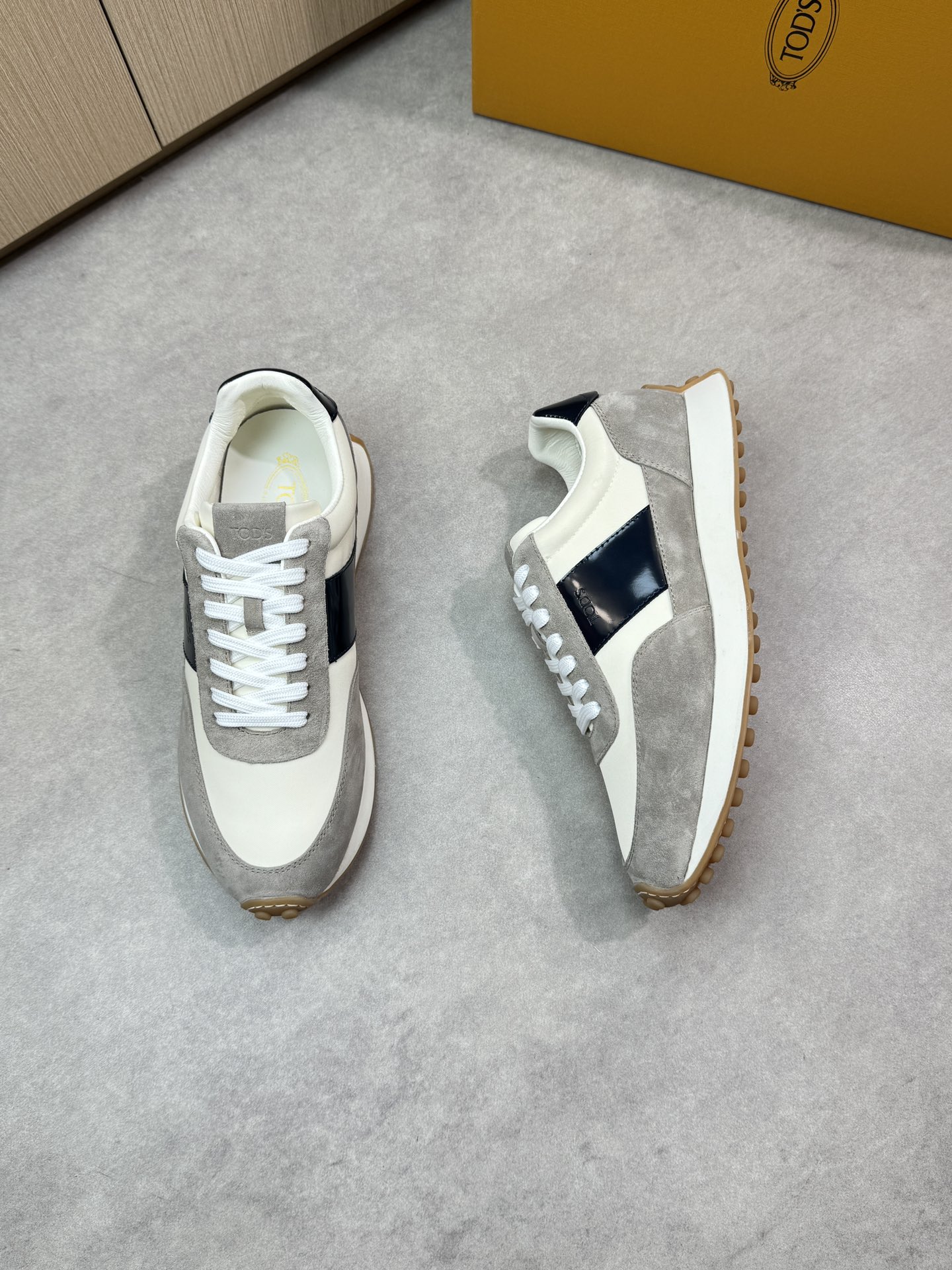TOD'S Leather and Suede Runner Sneakers - Stylish, Comfortable, and Durable 3 i1745271715 4858 1
