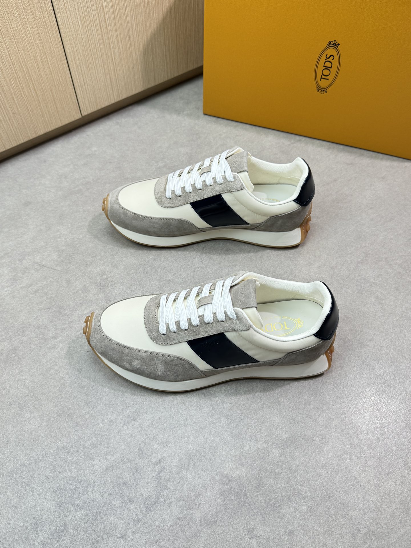 TOD'S Leather and Suede Runner Sneakers - Stylish, Comfortable, and Durable 4 i1745271715 8019 2