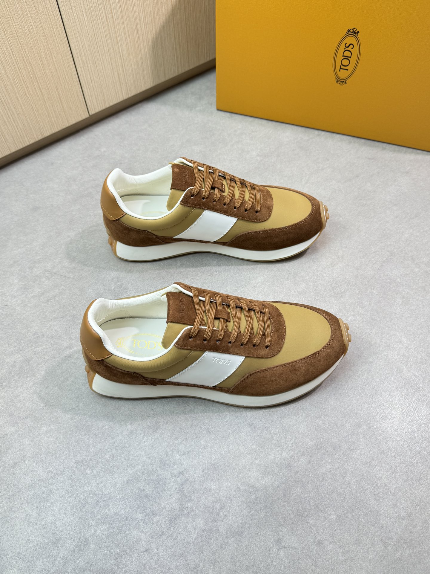 TOD'S Premium Leather Sneakers - Casual Style, Superior Comfort (Sizes 38-44) 1 TOD'S Premium Leather Sneakers - Casual Style, Superior Comfort (Sizes 38-44)