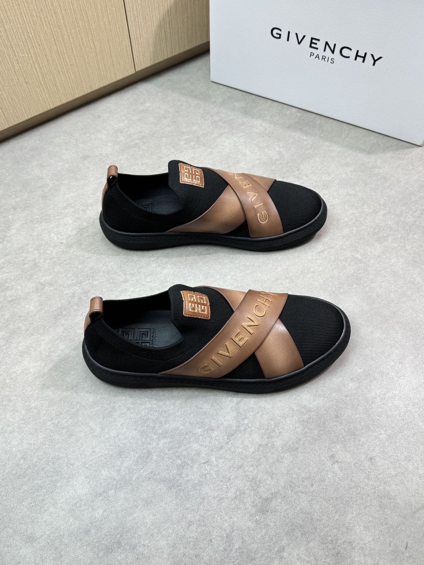 NO:280006,【GIVENCHY】Givenchy - High-end quality Original single casual sports shoes - Upper imported water-washed Napa calfskin. Air compressed brand logo, brand knitted cloth - Inner footbed; Water dyed cowhide - Outsole ultralight TPR·rubber; Formed sole - Ultra-high quality control·fine workmanship highlighted (high-end, noble, grade) -Size 38-44 (45, 46, size can be customized)·B0182,, given, given, given, cowhide19860909【 GIVENCHY】纪梵希 -高端品质 原单休闲运动板鞋 -鞋面进口水洗纳帕小牛皮.空压品牌logo、品牌针织布匹 -内里垫脚；水染牛皮 -大底超轻TPR·橡胶；成型大底 -超高品控·做工精细凸显( 高端·贵气·档次 ) -Size 38-44（45,46,码可订做)·B0182,,givenchy,givenchy,cowhide,Men's shoes