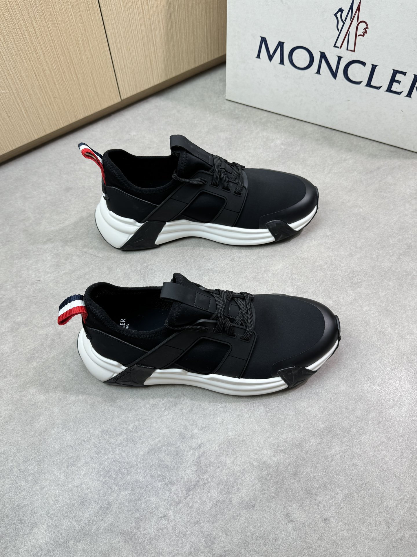 NO:280016,【MONCLER】Mongkelai (blind) - High-end quality original single - Upper brand mercerized cloth, hot craftsmanship, shoe body injection molding brand logo module - Inner brand canvas cloth, foot pad; water dyed cowhide - Outsole ultra-light TPU·rubber; molded sole - Ultra-high quality control·fine workmanship highlighting (high-end, noble, grade) -Size 39-44 (38,45, custom made)·0126,,christian louboutin,Moncler,Moncler,cowhide19860909【MONCLER】盟可睐(蒙口)  -高端品质 原单 -鞋面品牌丝光感布匹、热切工艺、鞋身注塑品牌logo模块 -内里品牌帆布布匹,垫脚；水染牛皮 -大底超轻TPU·橡胶；成型大底 -超高品控·做工精细凸显(高端·贵气·档次) -Size 39-44（38,45,可订做)·0126,,christian louboutin,Moncler,Moncler,cowhide,Men's shoes
