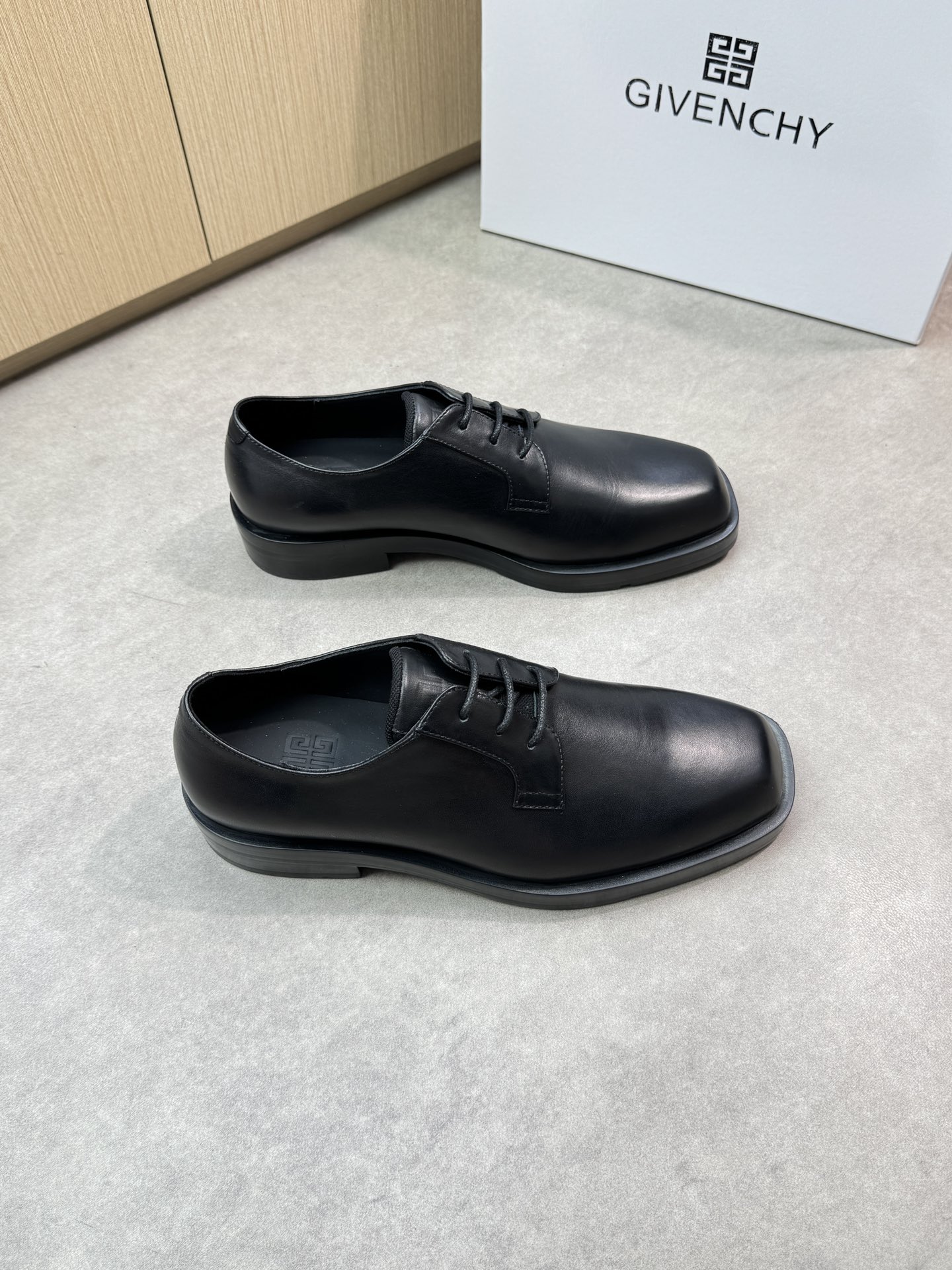 NO:280698,【GIVENCHY】Givenchy - High-end quality Original single formal leather shoes - upper; Napa calf leather - inner water dyed cowhide - outsole ultra-light TPR·rubber; molded outsole - ultra-high quality control, fine workmanship highlighted (high-end, noble, grade) -Size 39-44 (38,45, custom made)·G7082,, given, given, given, cowhide19860909【GIVENCHY】纪梵希 -高端品质 原单正装皮鞋 -鞋面；纳帕小牛皮 -内里水染牛皮 -大底超轻TPR·橡胶; 成型大底 -超高品控·做工精细凸显(高端·贵气·档次) -Size 39-44（38,45,可订做)·G7082,,givenchy,givenchy,cowhide,Men's shoes
