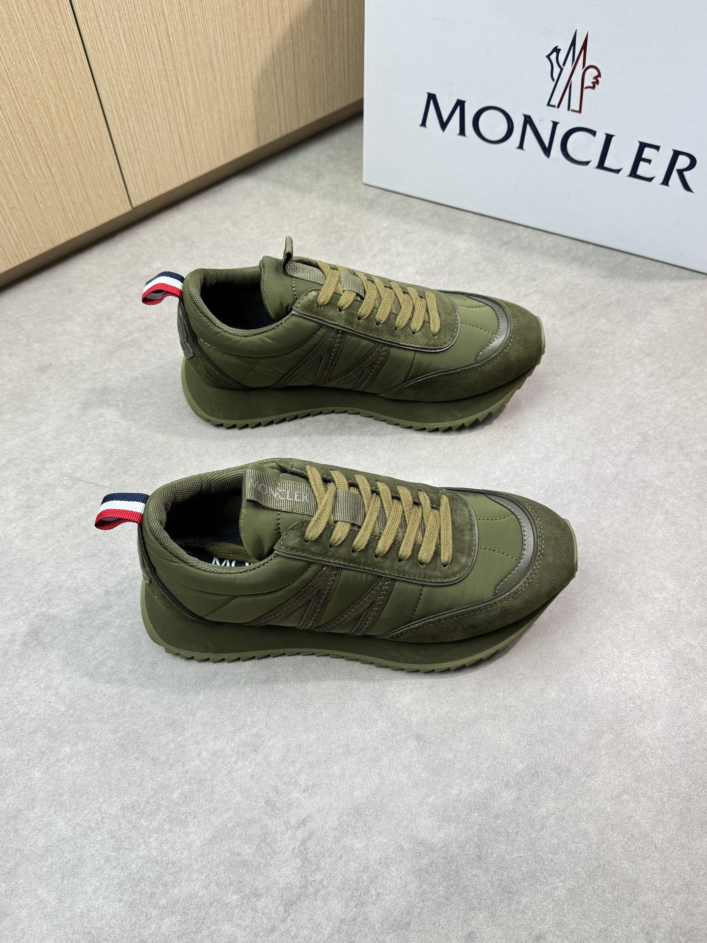 NO:280680,【MONCLER】Mengkelai (blind) - High-end quality Original single casual sneakers - Upper Napa calfskin, reverse velvet calfskin, brand mercerized cloth, night reflective webbing, heel air compressor brand totem - Inner brand canvas cloth - Outsole ultra-light TPU foaming·rubber; molded outsole - Ultra-high quality control·fine workmanship highlighting (high-end·noble·grade) -Size 39-44 (38,45, custom made)·0126,,christian louboutin,Moncler,Moncler,sneakers,cowhide19860909【MONCLER】盟可睐(蒙口)  -高端品质 原单休闲运动鞋 -鞋面纳帕小牛皮、反绒小牛皮、品牌丝光感布匹、夜反光织带、后跟空压品牌图腾 -内里品牌帆布布匹 -大底超轻TPU发泡·橡胶；成型大底 -超高品控·做工精细凸显(高端·贵气·档次) -Size 39-44（38,45,可订做)·0126,,christian louboutin,Moncler,Moncler,sneakers,cowhide,Men's shoes