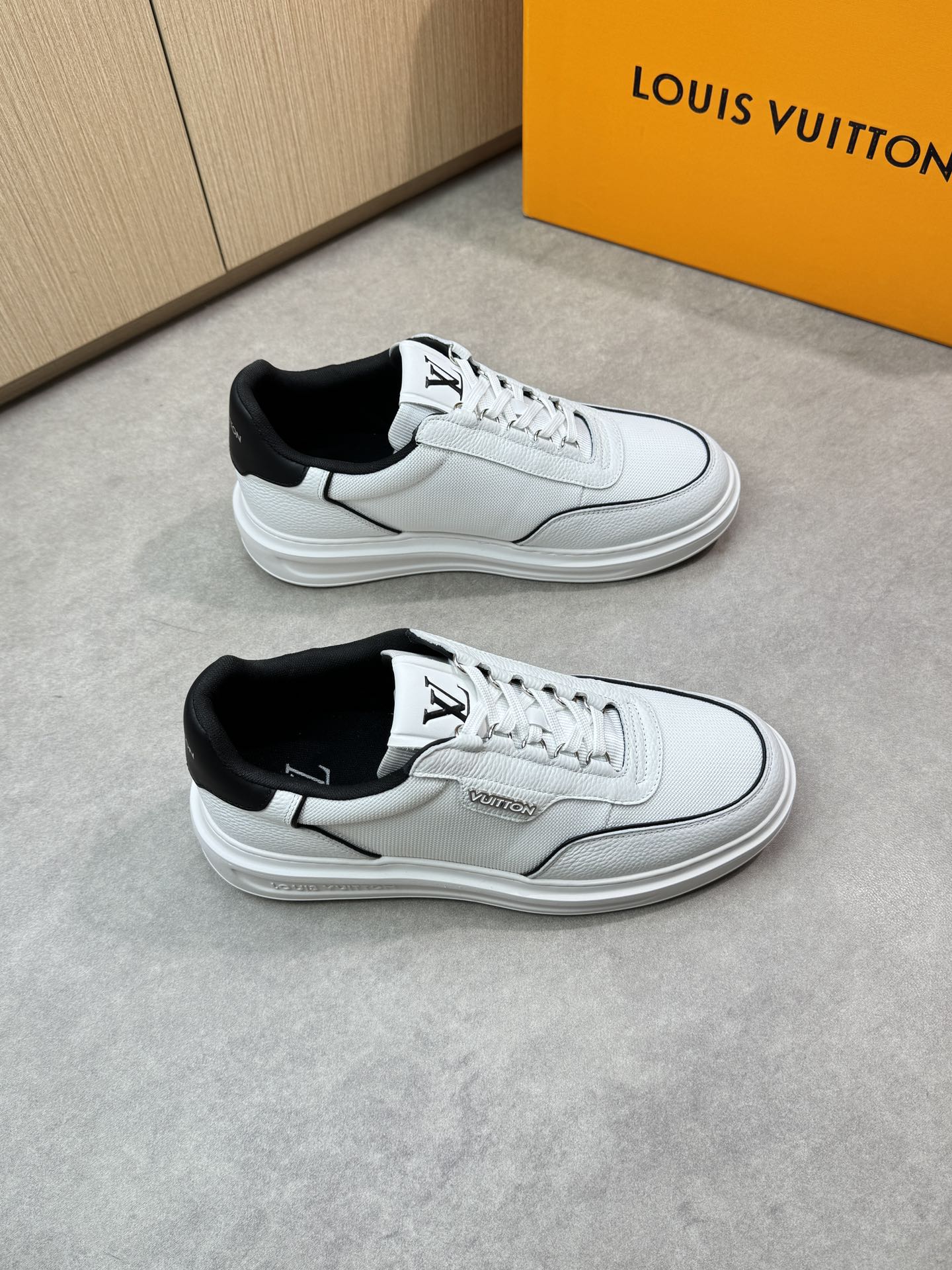 NO:280684,【Louis Vuitton】Louis Vuitton - High-end quality Original single casual sneakers - Upper lying calfskin, brand high mercerized canvas, shoe body brand metal fastener logo, tongue. Heel; Silk-printed high Zhoubo brand logo - Neil brand canvas - Outsole ultra-light TPU. Foaming; Molded outsole - Ultra-high quality control · Fine workmanship highlight (high-end · noble · grade) -Size 38-44 (45, custom made)·L0117,,louis vuitton,louis vuitton,sneakers,cowhide19860909【Louis Vuitton】路易威登 -高端品质 原单休闲运动鞋 -鞋面荔纹小牛皮、品牌高丝光帆布、鞋身品牌金属扣件logo、鞋舌.后跟；丝印高周波品牌Logo -内里品牌帆布 -大底超轻TPU.发泡; 成型大底 -超高品控·做工精细凸显(高端·贵气·档次) -Size 38-44（45,可订做)·L0117,,louis vuitton,louis vuitton,sneakers,cowhide,Men's shoes