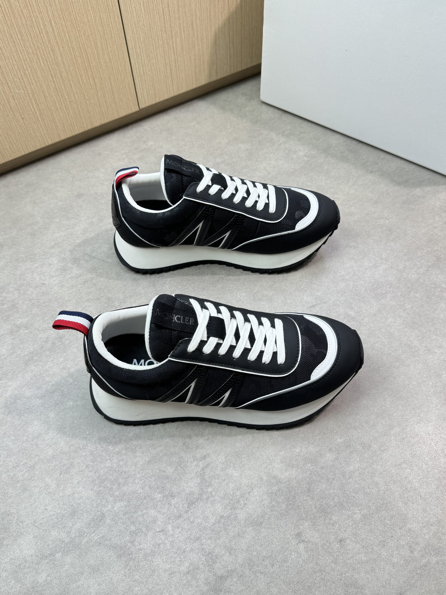 NO:281201,【MONCLER】Mongkelai (blind) - High-end quality Original single casual sneakers - upper silk calfskin, brand camouflage canvas. Seamless M totem, brand logo webbing, heel air compressor brand totem - inner lining brand canvas cloth - outsole ultralight wear-resistant velvet rubber; combined molding outsole - ultra high quality control, fine workmanship highlighted (high-end, noble, grade) -Size 39-44 (38,45, custom made)·0126,,christian louboutin,Moncler,Moncler,sneakers,cowhide19860909【MONCLER】盟可睐(蒙口)  -高端品质 原单休闲运动鞋 -鞋面丝绸小牛皮、品牌迷彩帆布匹.车缝M图腾、品牌logo织带、后跟空压品牌图腾 -内里品牌帆布布匹 -大底超轻耐磨绒·橡胶；组合成型大底 -超高品控·做工精细凸显(高端·贵气·档次) -Size 39-44（38,45,可订做)·0126,,christian louboutin,Moncler,Moncler,sneakers,cowhide,Men's shoes