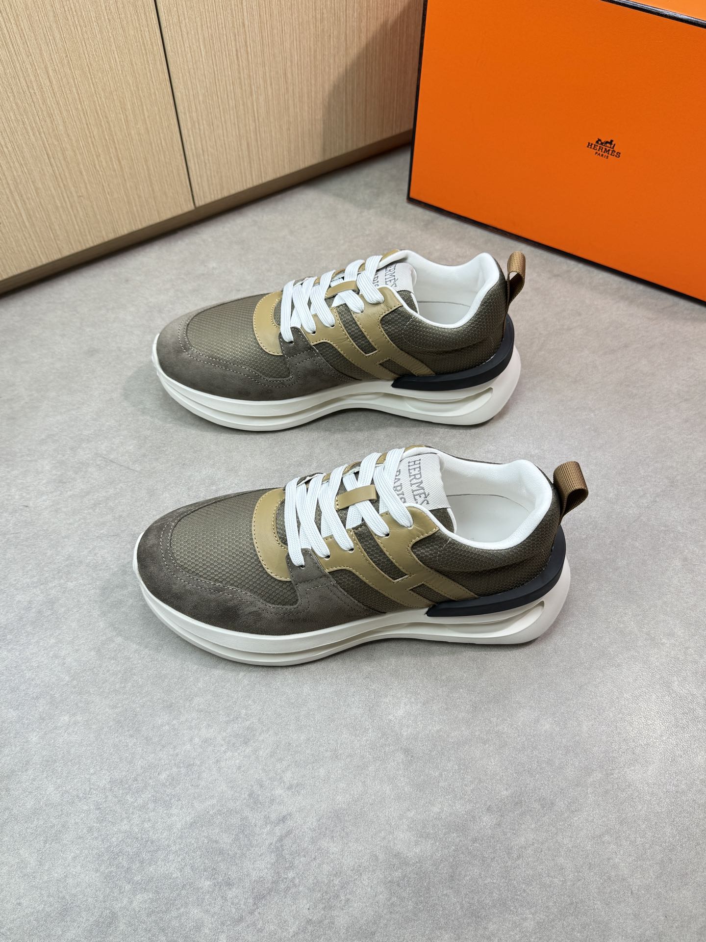 Hermes Men's Casual Sneakers Leather Suede H Logo Lace-Up Shoes 4 i1746379860 9625 2