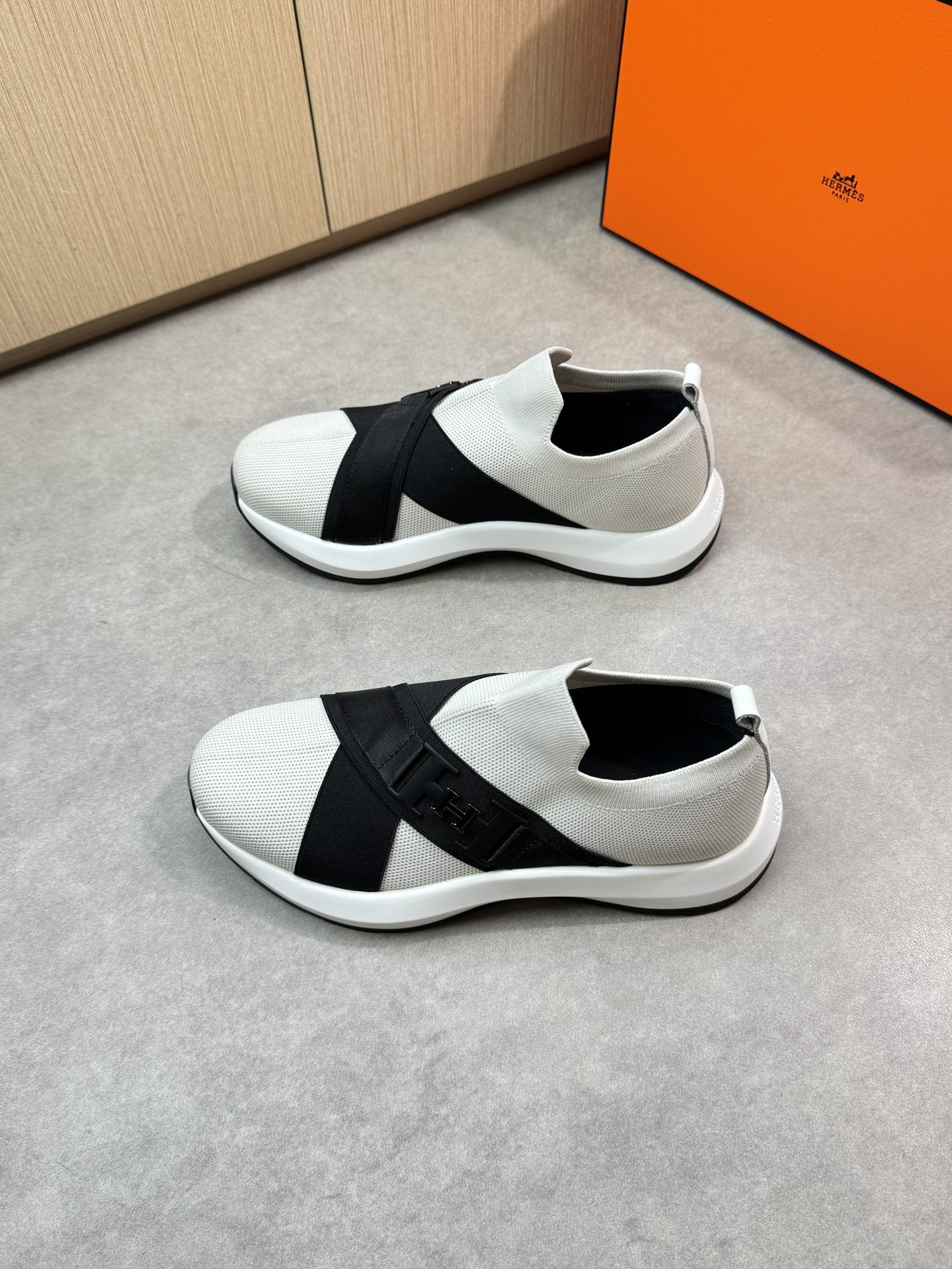 Hermes Women's Knitted Athletic Slip-On Sneakers, Comfortable and Stylish 4 i1746467818 2655 2