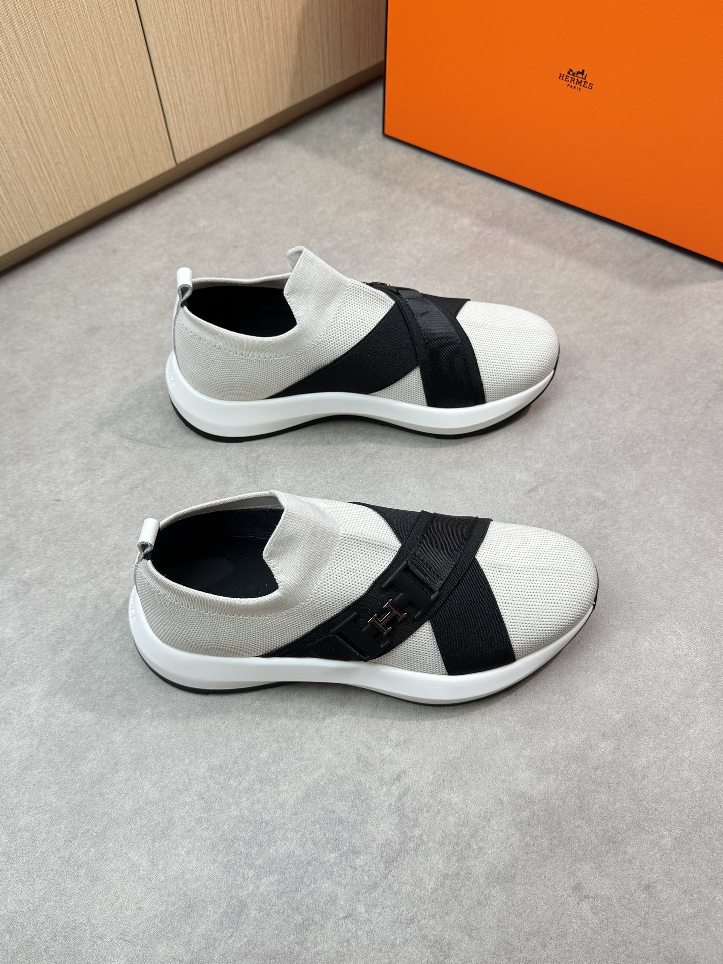 Hermes Women's Knitted Athletic Slip-On Sneakers, Comfortable and Stylish 2 i1746467818 5136 0