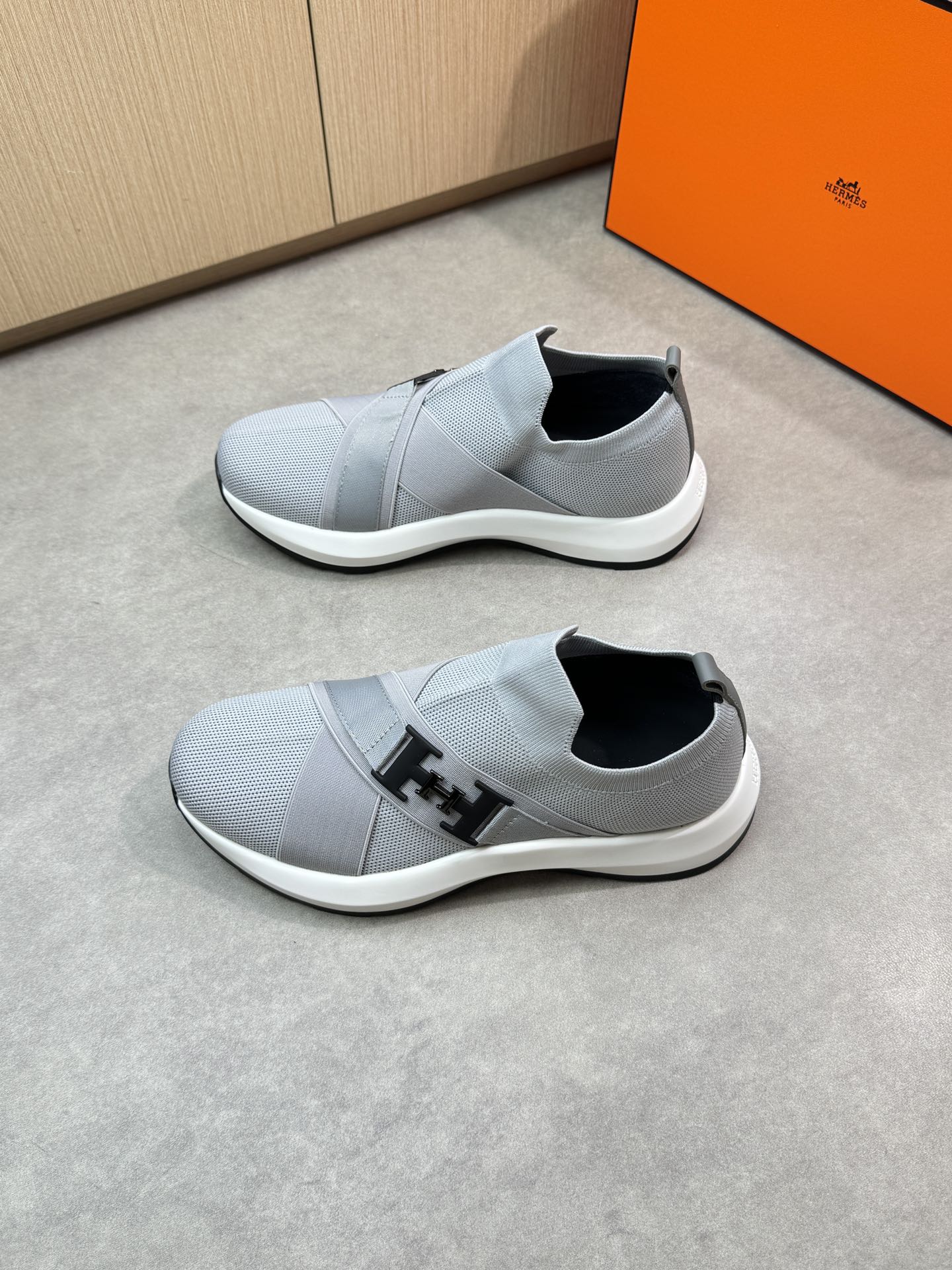 Hermes Men's Gray Knit Slip-On Sneakers with Logo Accent - Sizes 39-44 4 i1746467950 1300 2