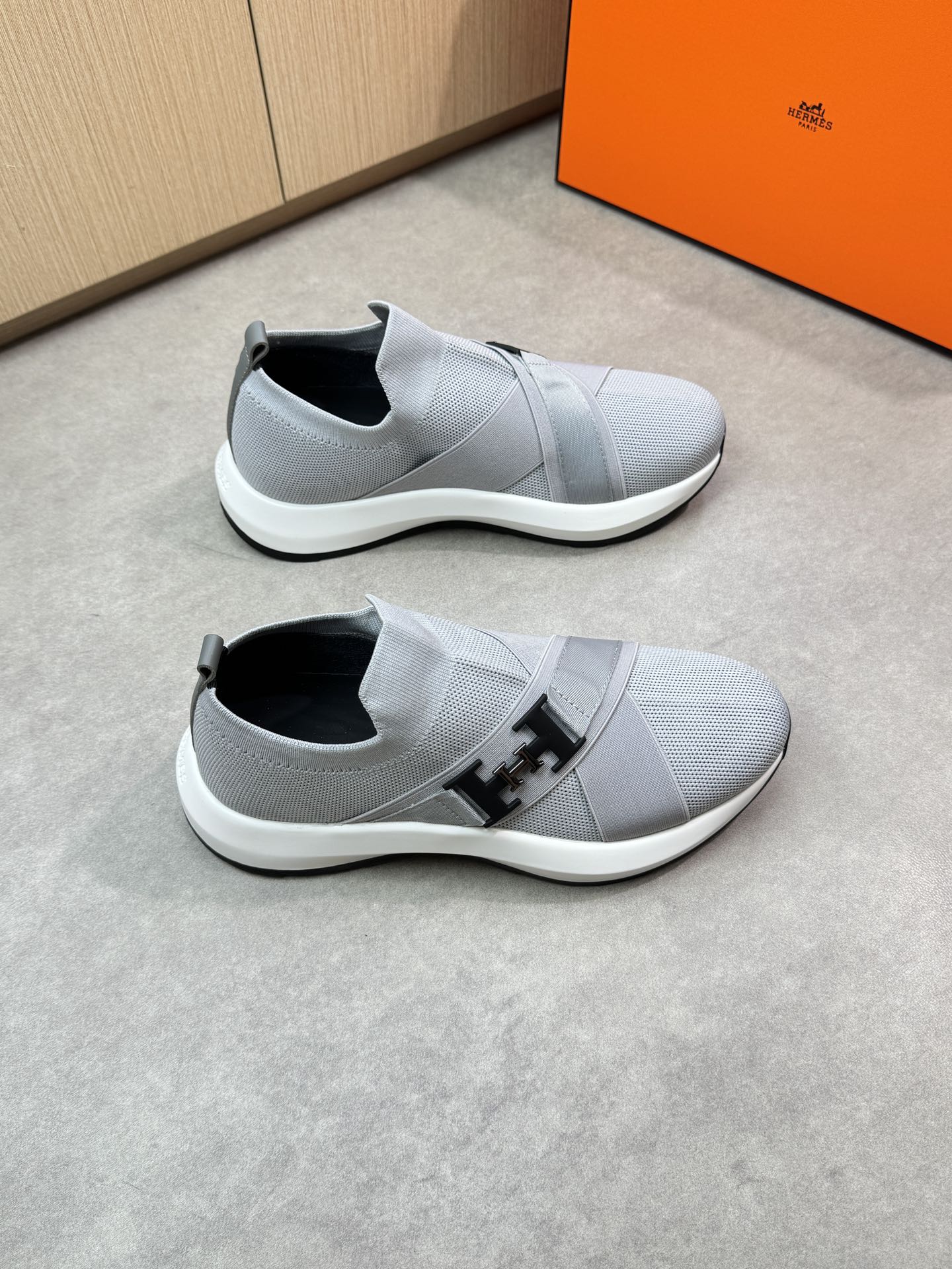 Hermes Men's Gray Knit Slip-On Sneakers with Logo Accent - Sizes 39-44 2 i1746467950 871 0