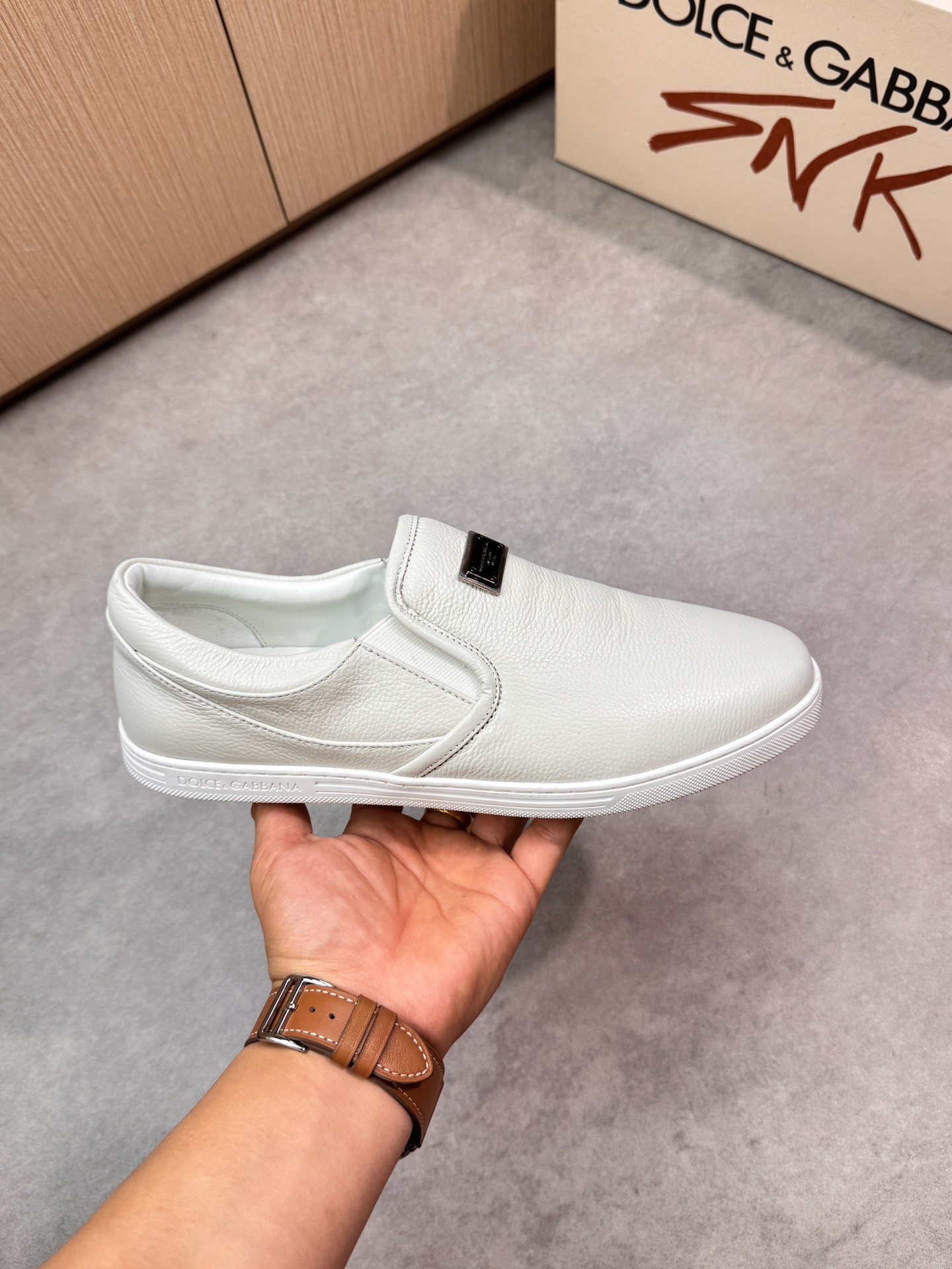 Dolce&Gabbana White Nappa Leather Slip-On Sneakers with Metal Logo 5 i1746550867 3268 3