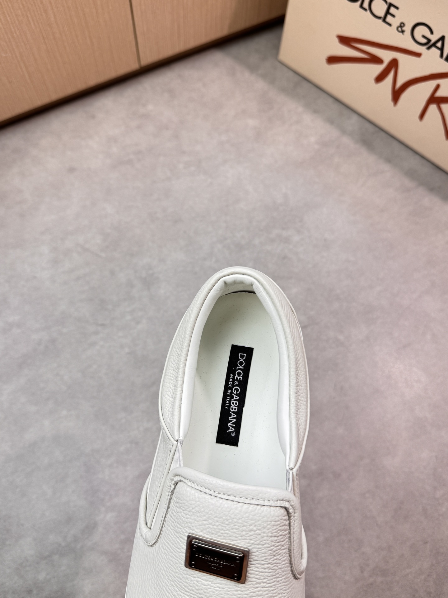 Dolce&Gabbana White Nappa Leather Slip-On Sneakers with Metal Logo 8 i1746550867 8199 6