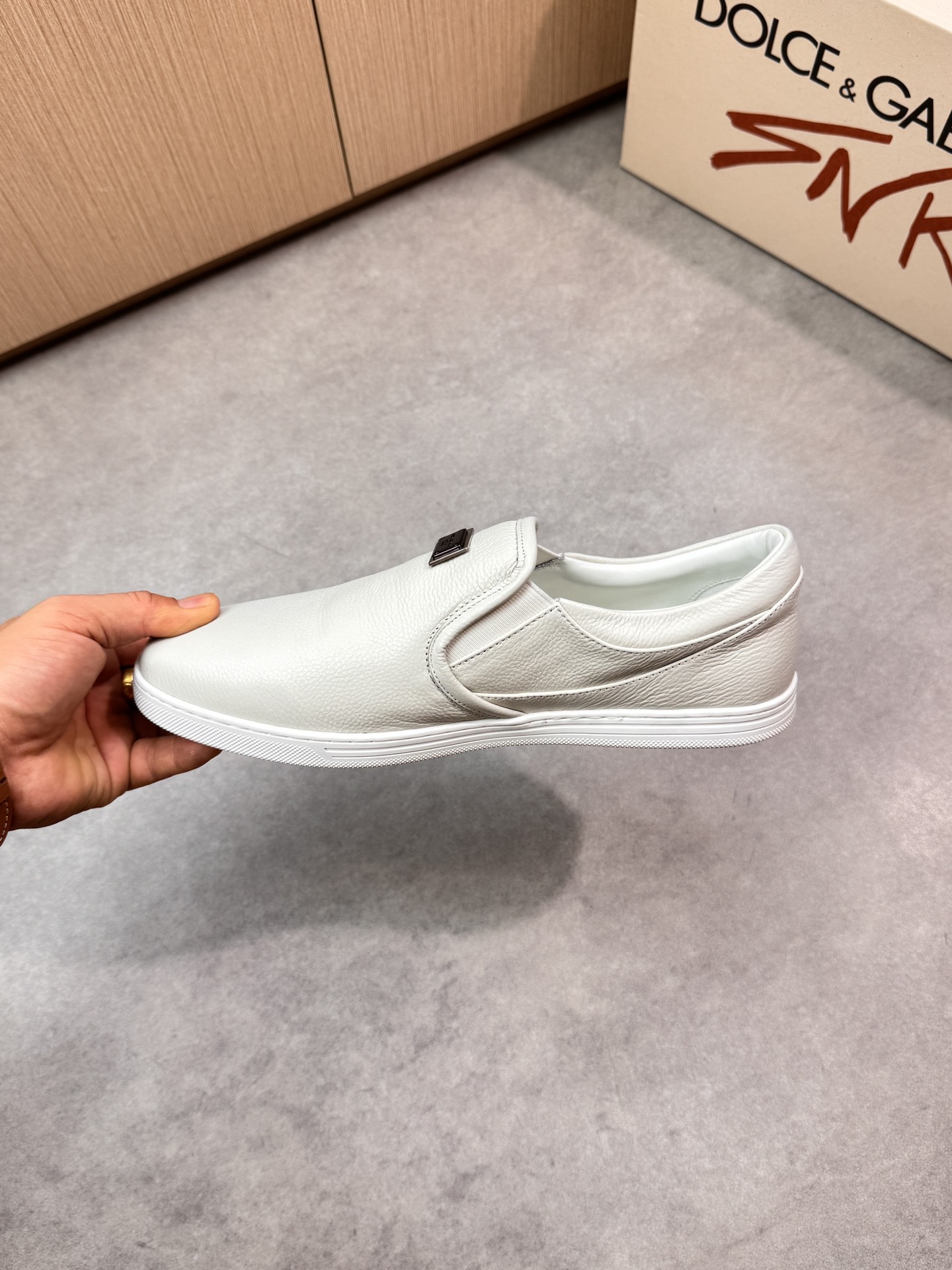 Dolce&Gabbana White Nappa Leather Slip-On Sneakers with Metal Logo 6 i1746550867 8692 4