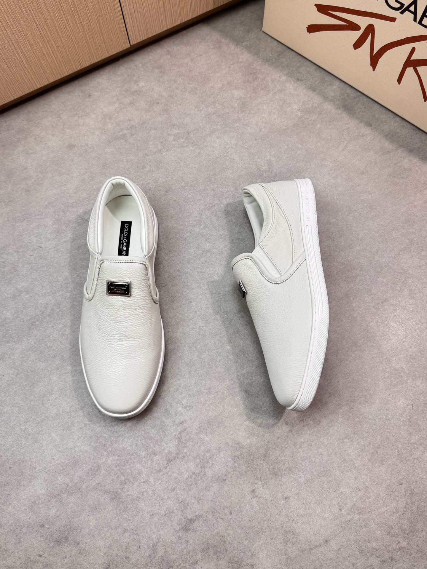 Dolce&Gabbana White Nappa Leather Slip-On Sneakers with Metal Logo 3 i1746550867 9967 1