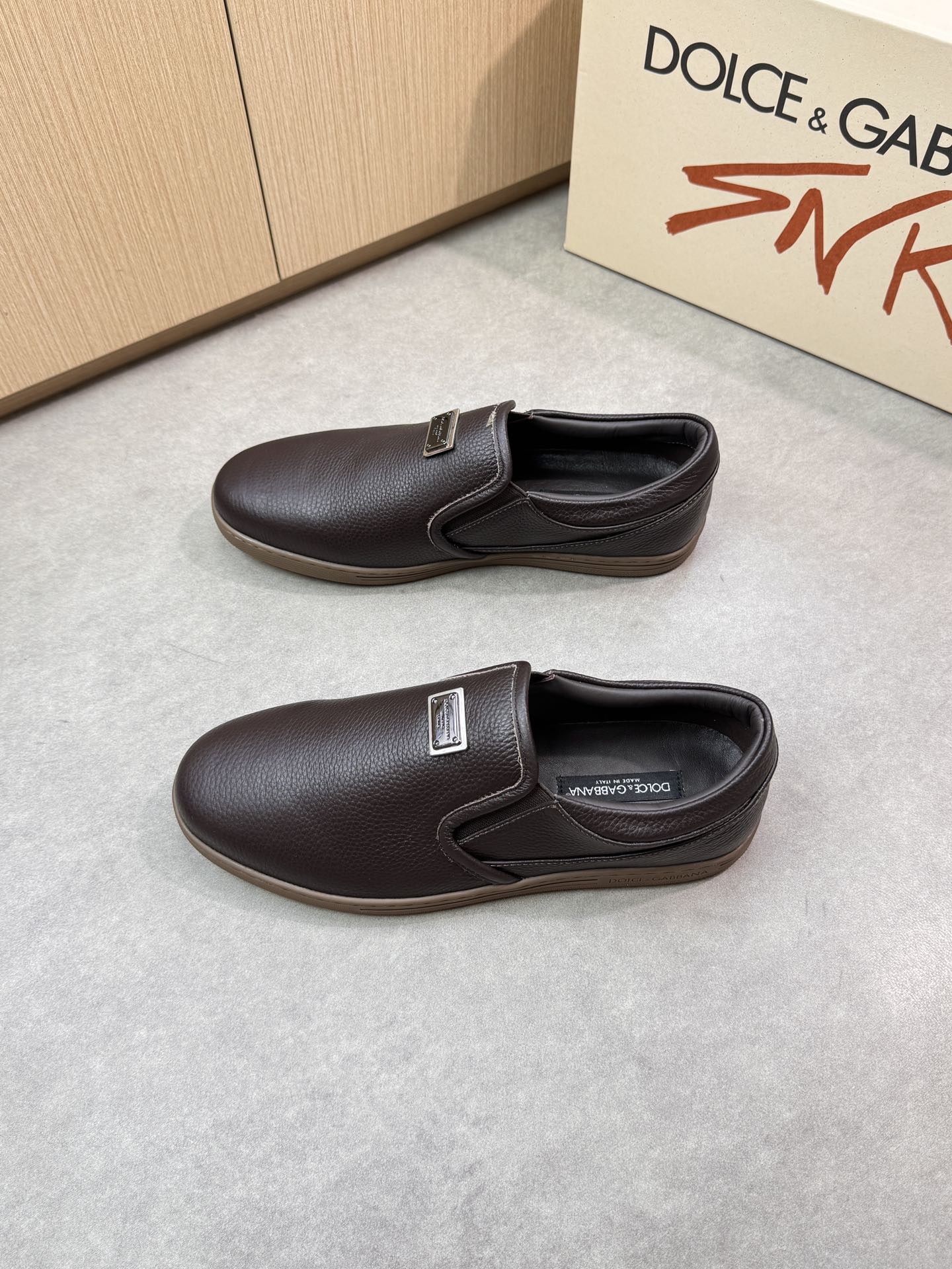 Dolce & Gabbana Leather Slip-On Sneakers With Metal Logo Accent 4 i1746551027 5011 2