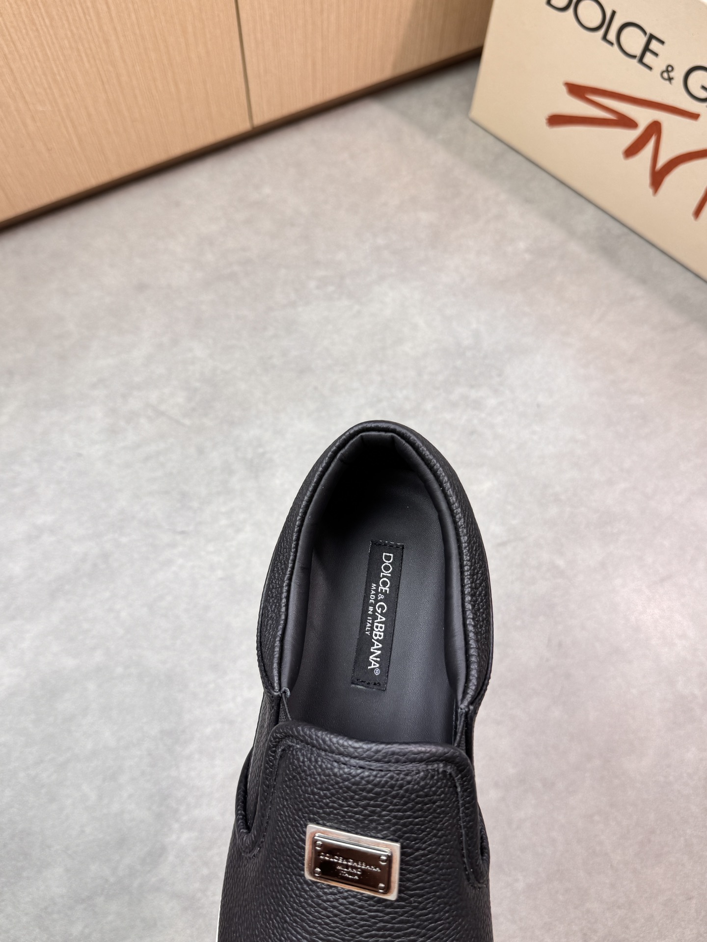 Dolce & Gabbana Leather Slip-On Sneakers with Metal Logo Accent 8 i1746551044 1145 6