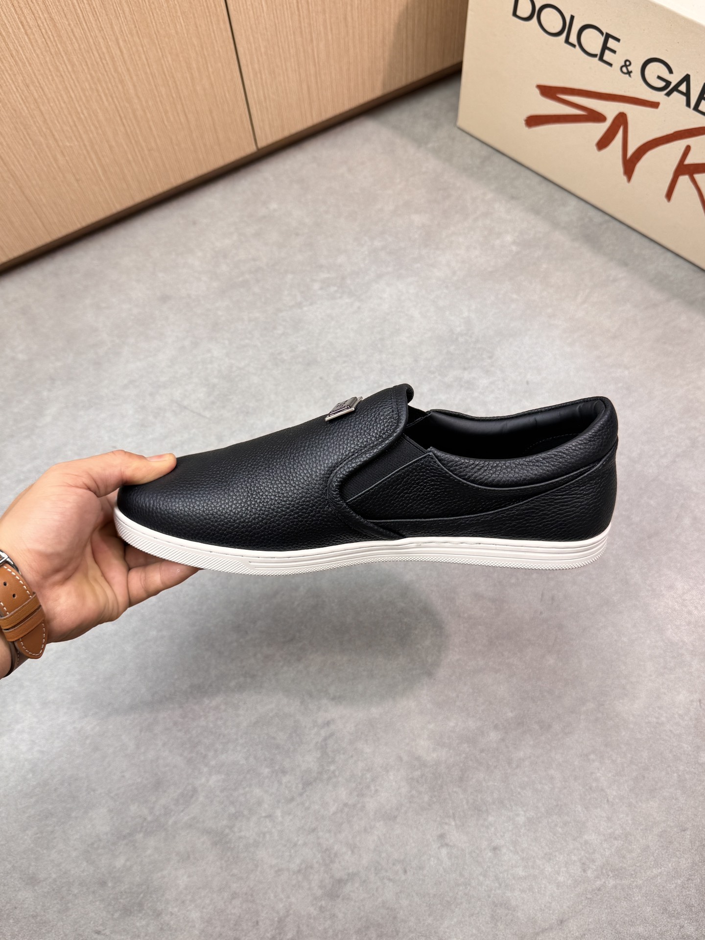 Dolce & Gabbana Leather Slip-On Sneakers with Metal Logo Accent 6 i1746551044 3902 4