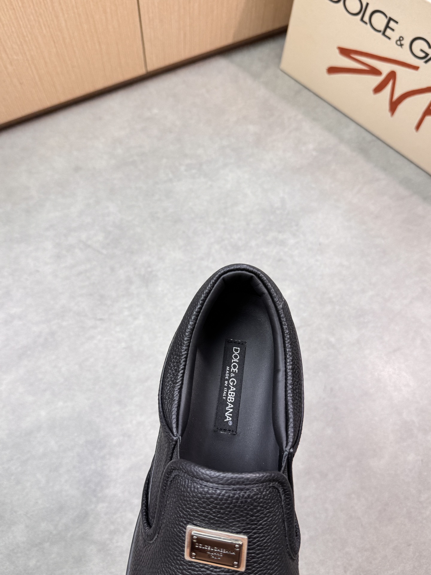 Dolce&Gabbana Men's Leather Slip-On Sneakers with Metal Logo Detail 8 i1746551060 3736 6