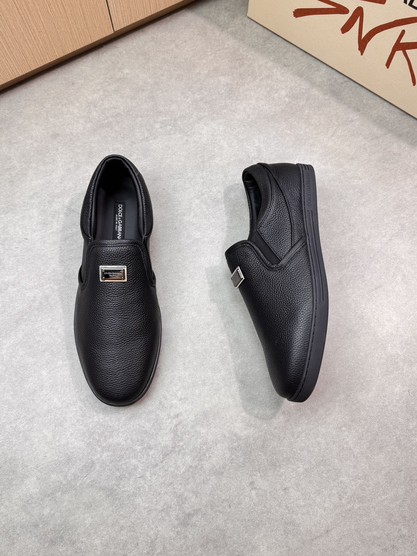 Dolce&Gabbana Men's Leather Slip-On Sneakers with Metal Logo Detail 3 i1746551060 5725 1