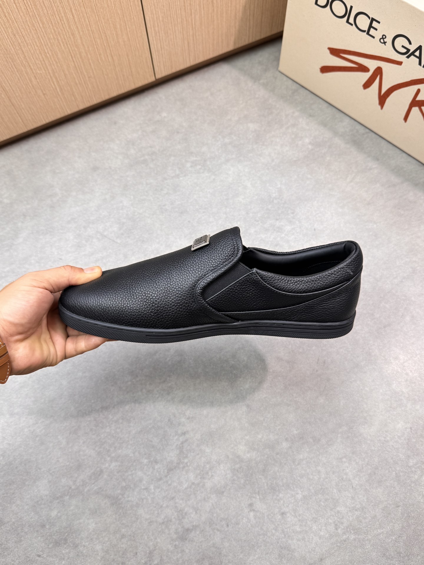 Dolce&Gabbana Men's Leather Slip-On Sneakers with Metal Logo Detail 6 i1746551060 8702 4