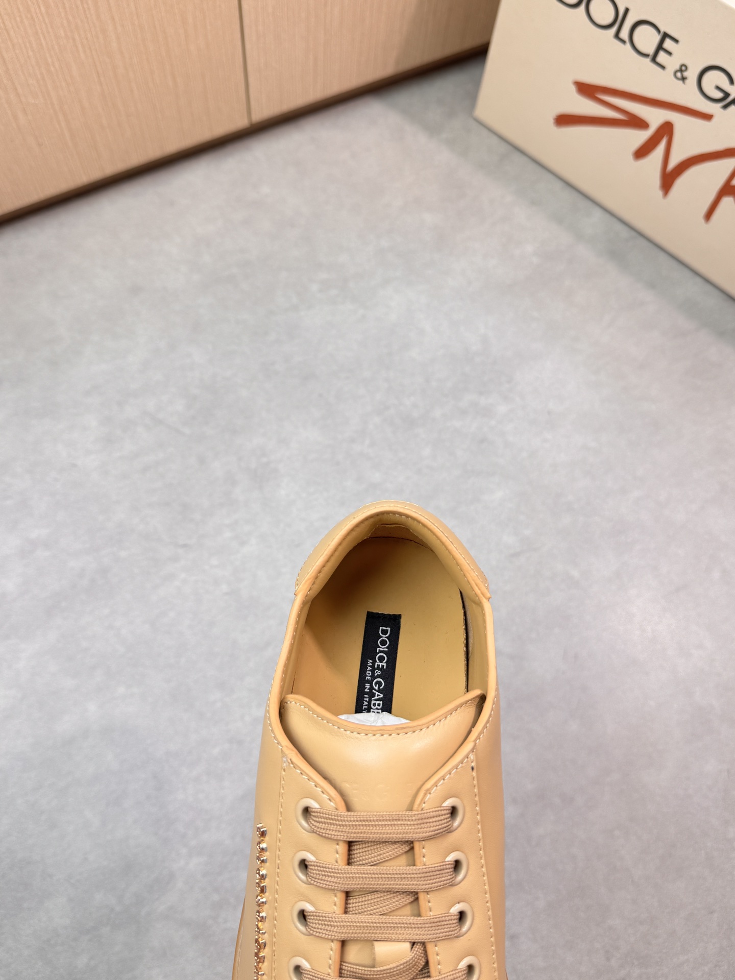 Dolce&Gabbana Leather Sneaker with Metal Logo – Beige 8 i1746551433 1920 6