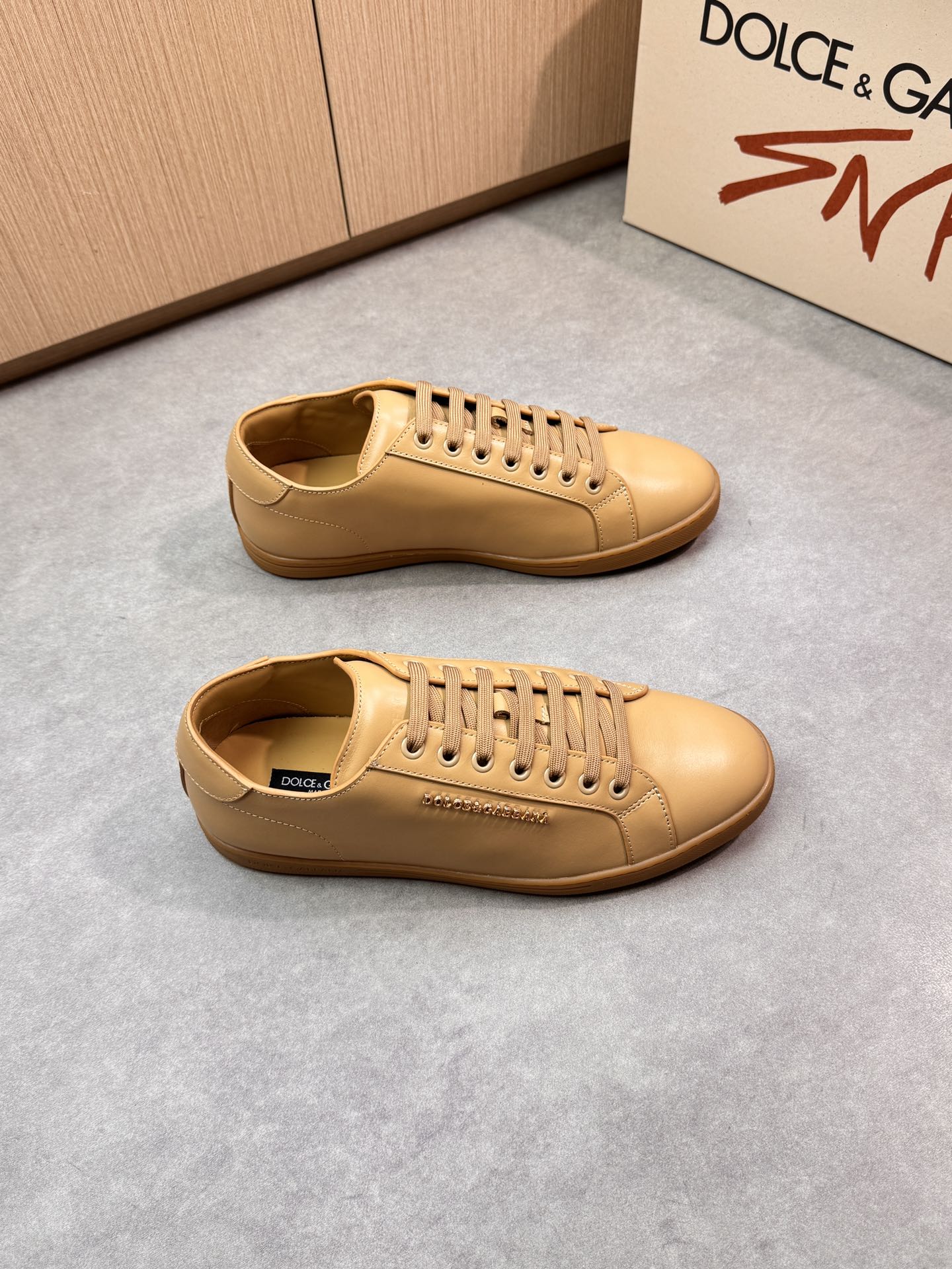Dolce&Gabbana Leather Sneaker with Metal Logo – Beige 1 Dolce&Gabbana Leather Sneaker with Metal Logo – Beige