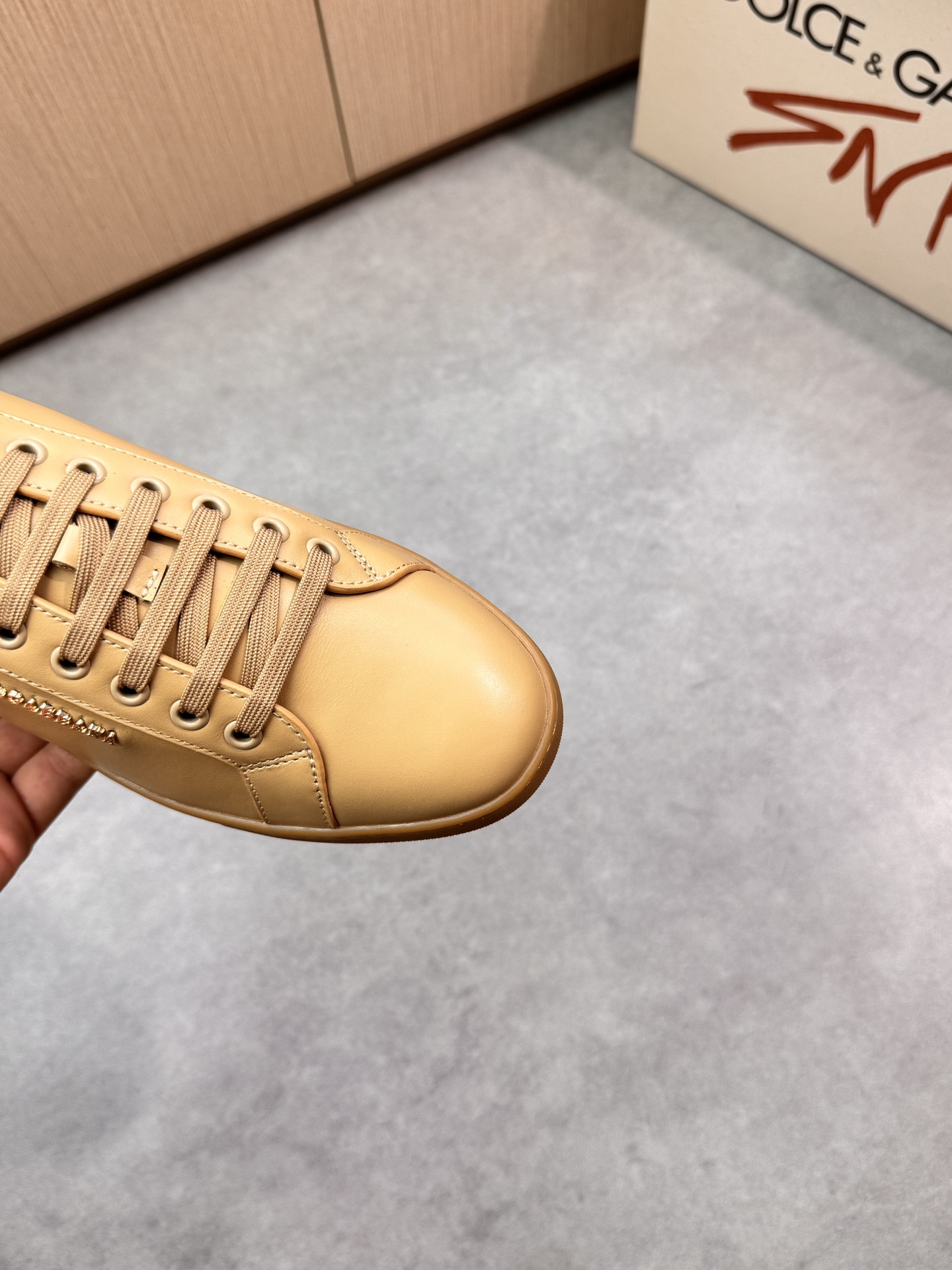 Dolce&Gabbana Leather Sneaker with Metal Logo – Beige 7 i1746551433 3611 5