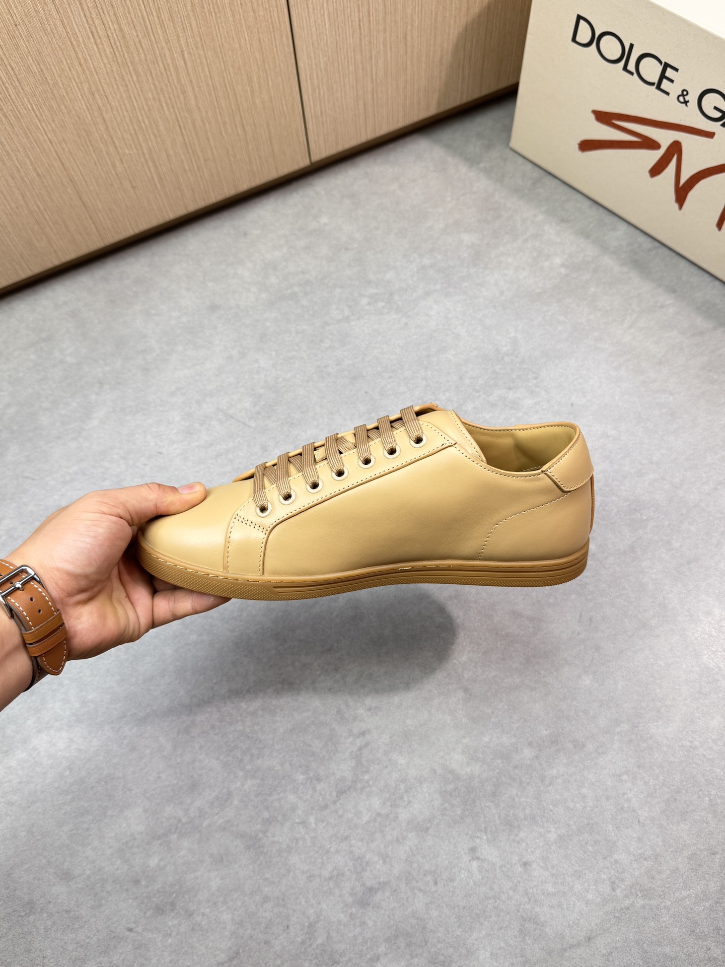 Dolce&Gabbana Leather Sneaker with Metal Logo – Beige 6 i1746551433 5802 4