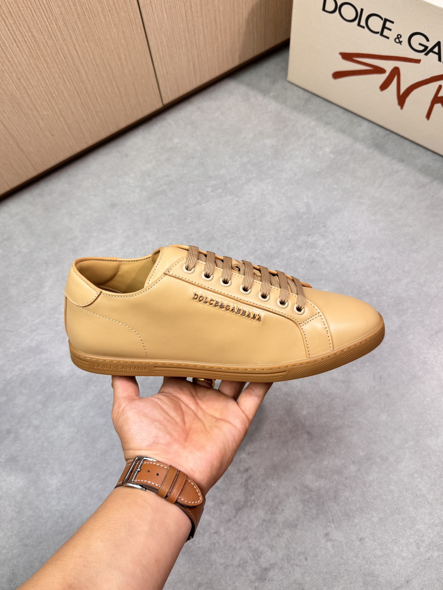 Dolce&Gabbana Leather Sneaker with Metal Logo – Beige 5 i1746551433 9958 3