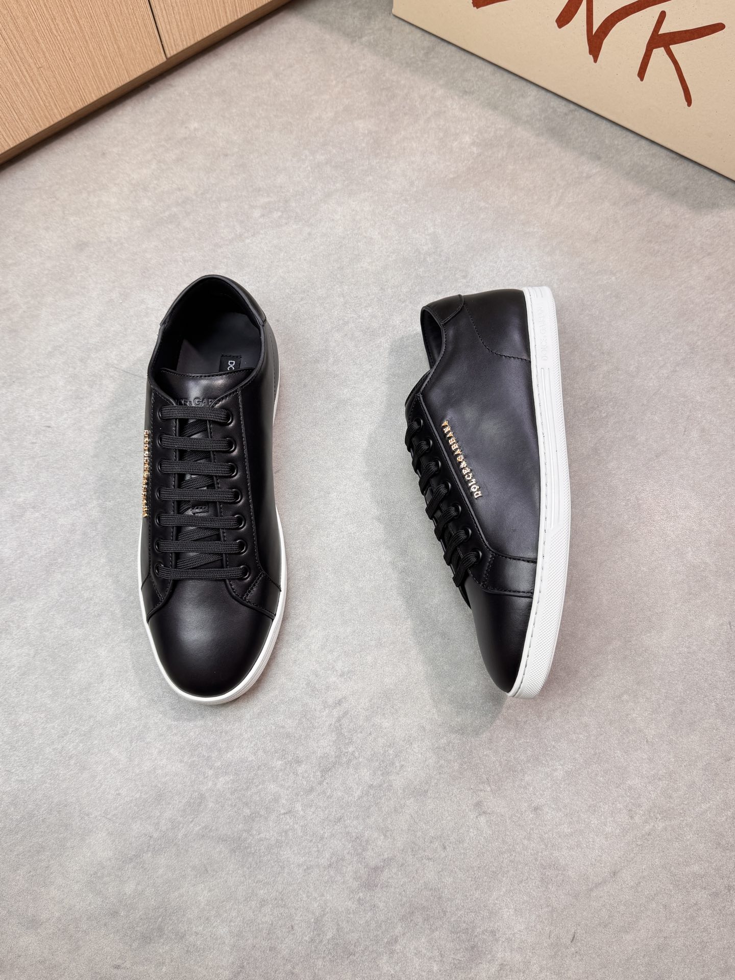 Dolce & Gabbana Leather Sneakers Casual Shoes For Men 3 i1746551500 2271 1