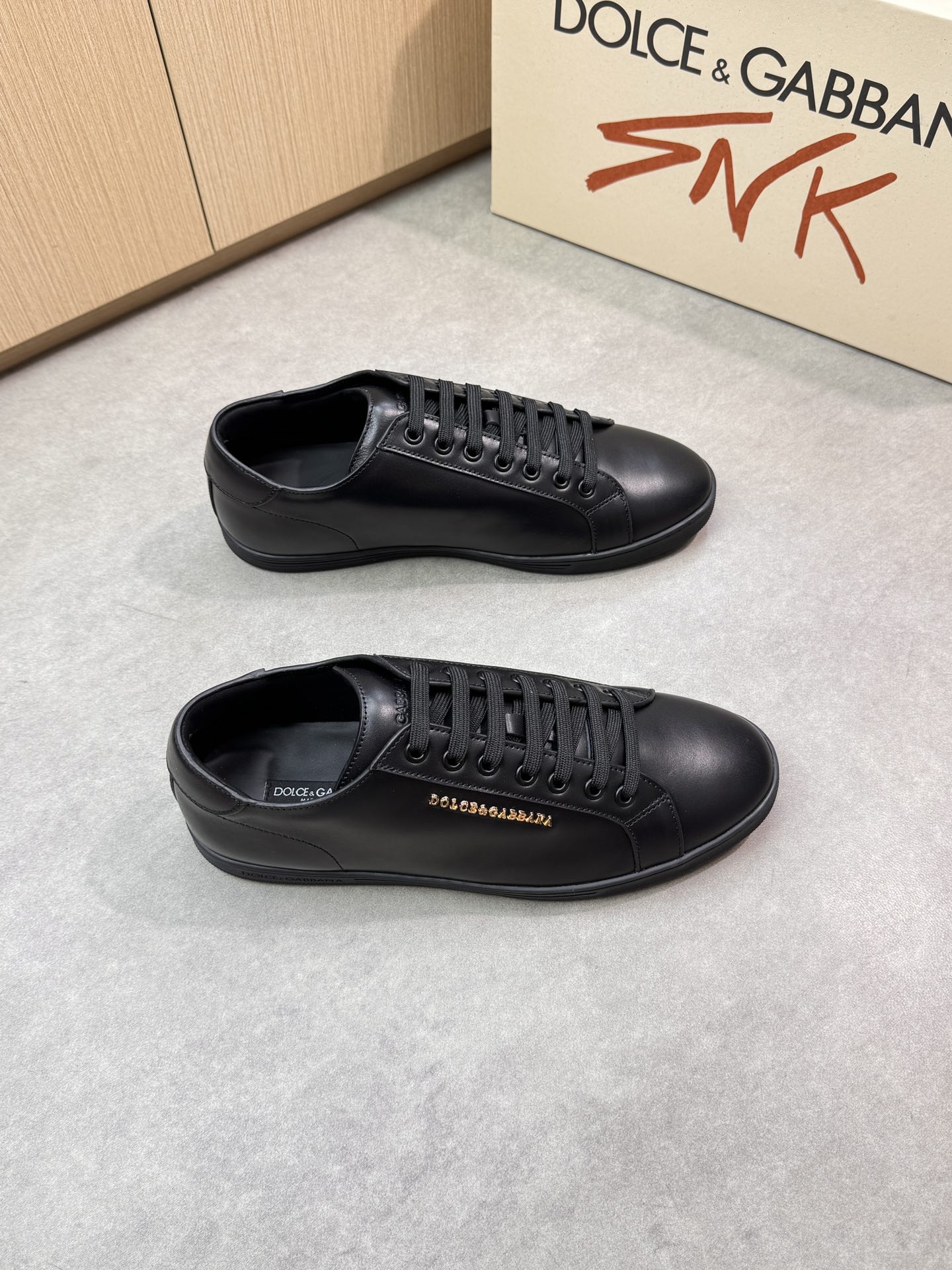 Dolce&Gabbana Black Nappa Leather Sneakers With Metal Logo, Size 39-44 1 Dolce&Gabbana Black Nappa Leather Sneakers With Metal Logo, Size 39-44