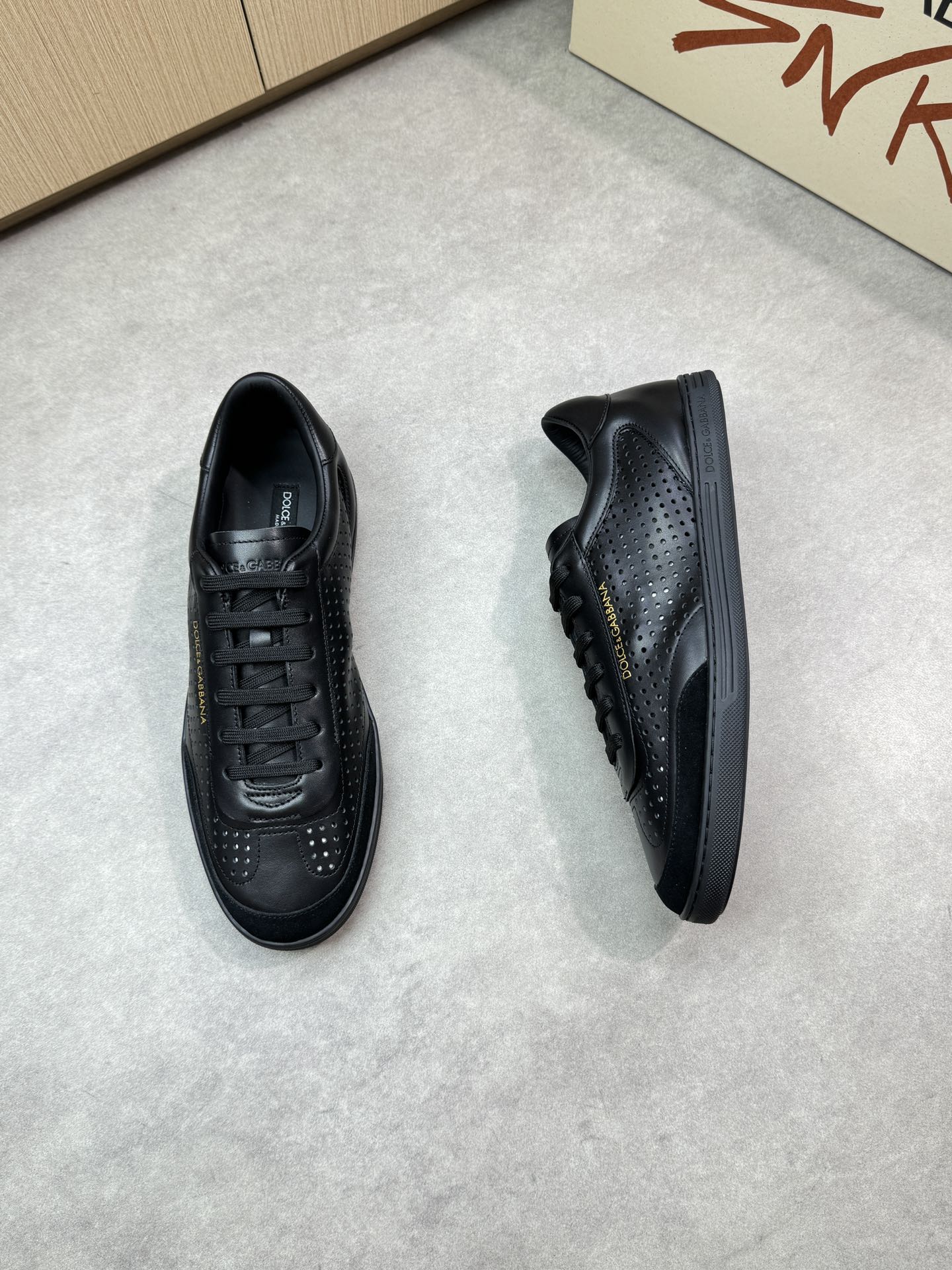 Dolce & Gabbana Leather Sneakers for Men, Fashionable and Comfortable Design 3 i1746552063 1609 1