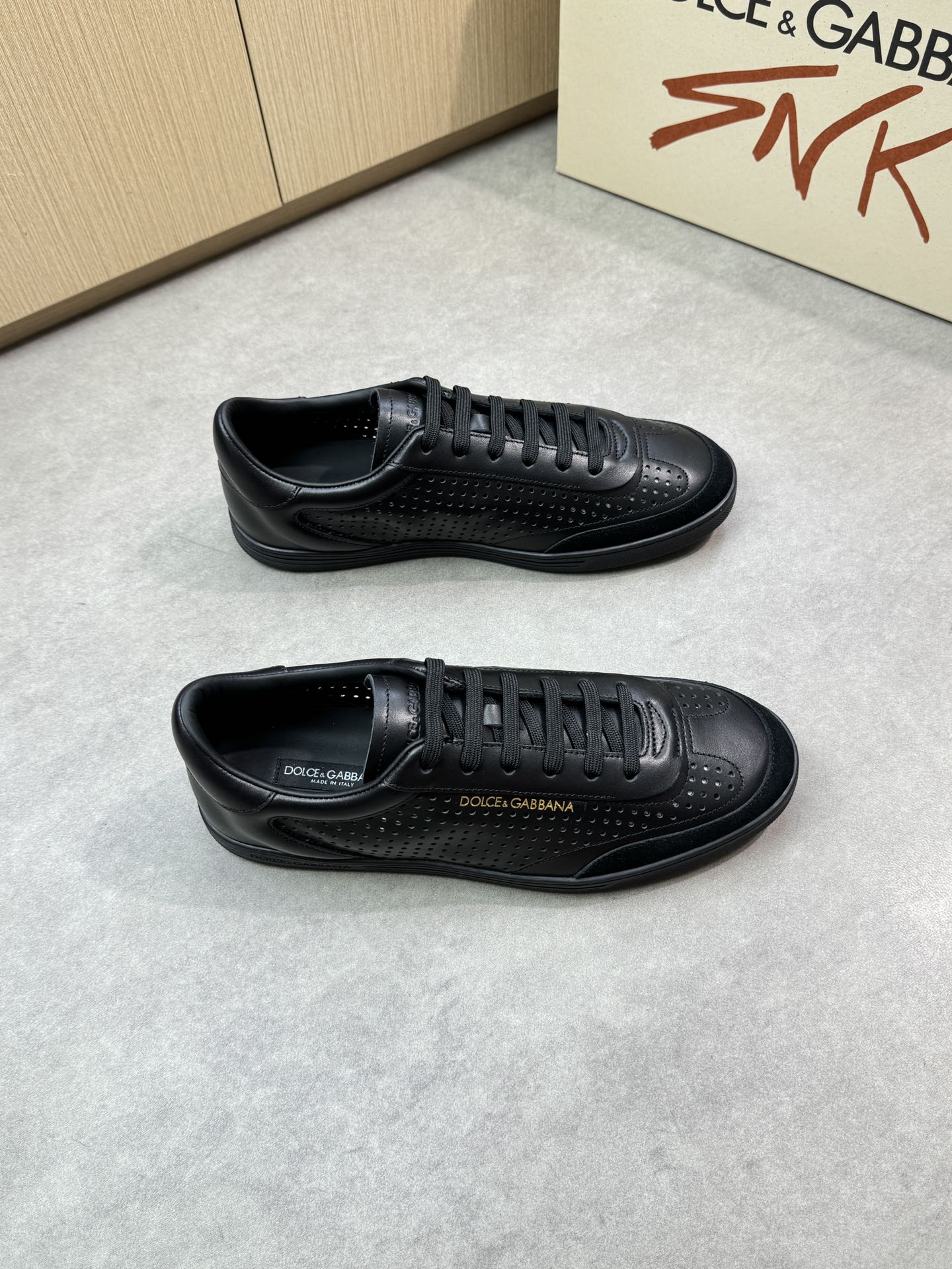 Dolce & Gabbana Leather Sneakers for Men, Fashionable and Comfortable Design 1 Dolce & Gabbana Leather Sneakers for Men, Fashionable and Comfortable Design