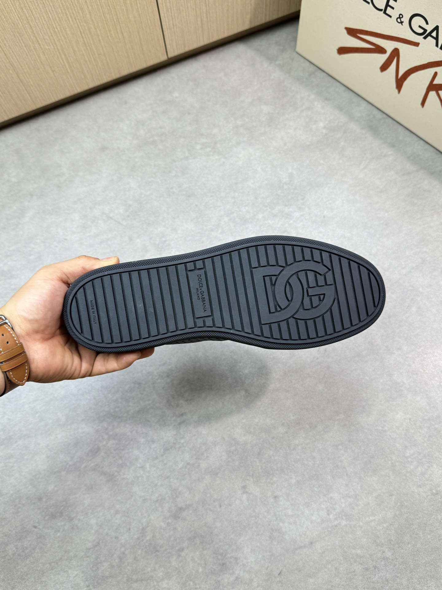 Dolce & Gabbana Leather Sneakers for Men, Fashionable and Comfortable Design 10 i1746552063 7258 8