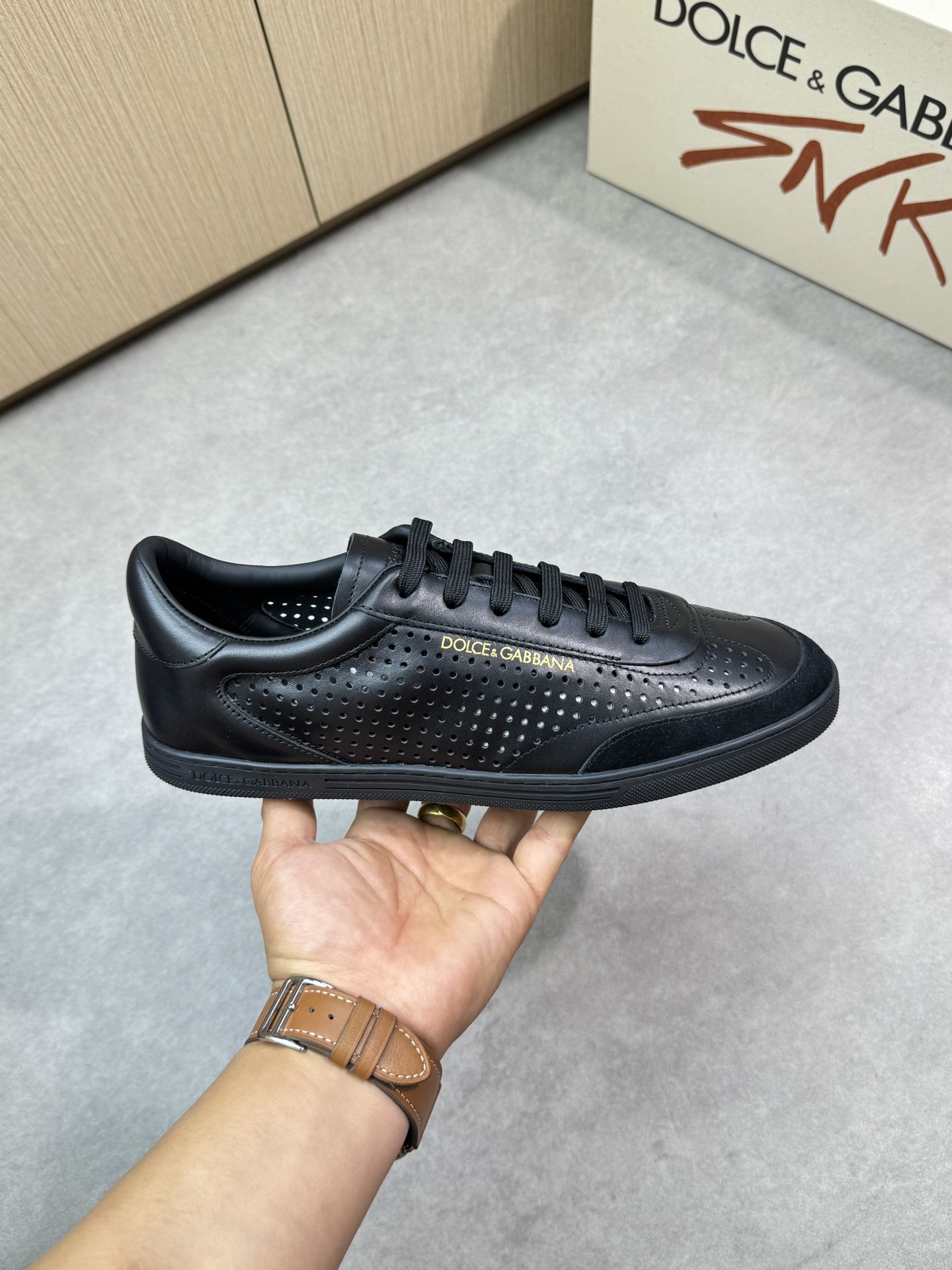 Dolce & Gabbana Leather Sneakers for Men, Fashionable and Comfortable Design 5 i1746552063 968 3
