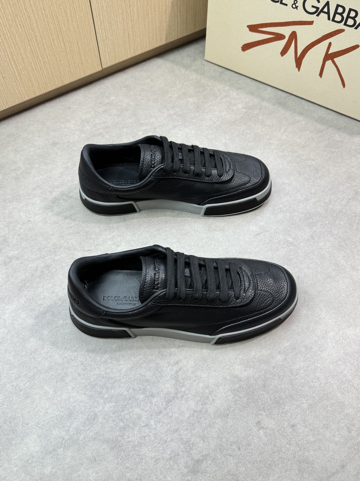 Dolce&Gabbana Men's Leather Sneakers Low Top Casual Shoes, Black, Size 39-44 1 Dolce&Gabbana Men's Leather Sneakers Low Top Casual Shoes, Black, Size 39-44
