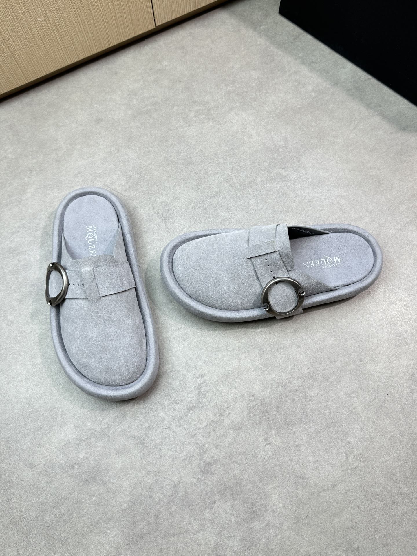 Alexander McQueen Women's Nappa Leather Buckle Light Gray Slide Sandals 3 i1746553556 7385 1