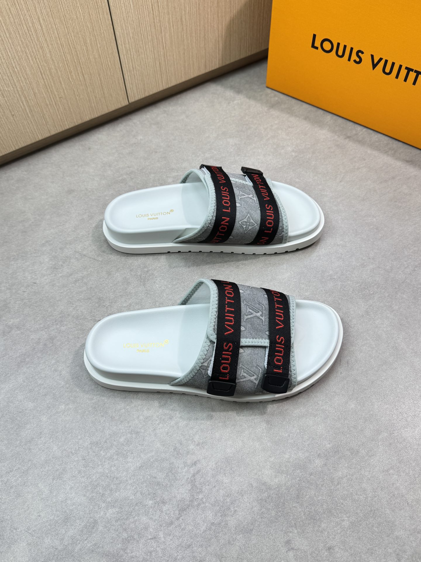 Louis Vuitton Men's Sandal Luxury Summer Beach Pool Slides - Sizes 39-44 2 i1746636545 449 0