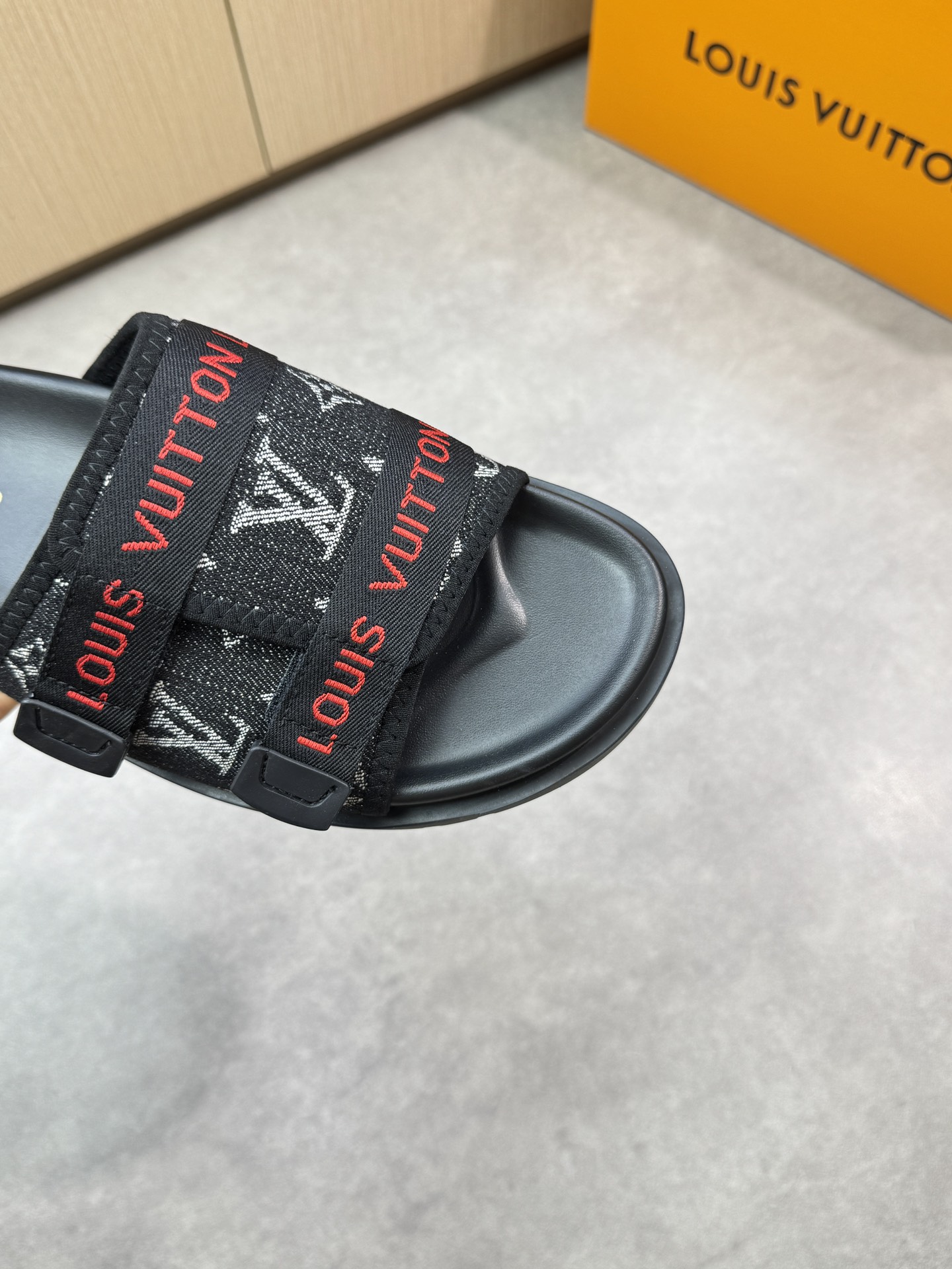 Louis Vuitton Monogram Canvas Sandals - Stylish & Comfortable Slides 7 i1746636632 4059 5