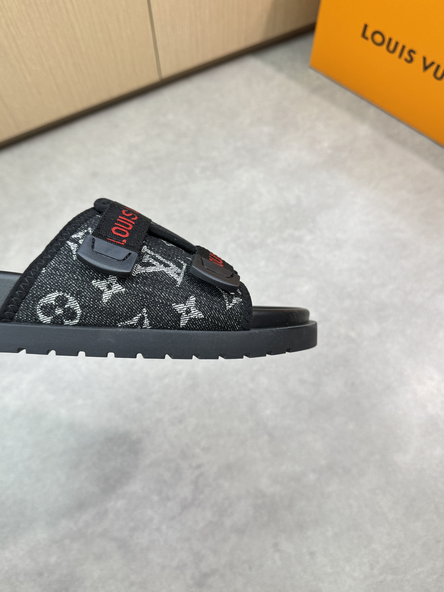 Louis Vuitton Monogram Canvas Sandals - Stylish & Comfortable Slides 9 i1746636632 9377 7