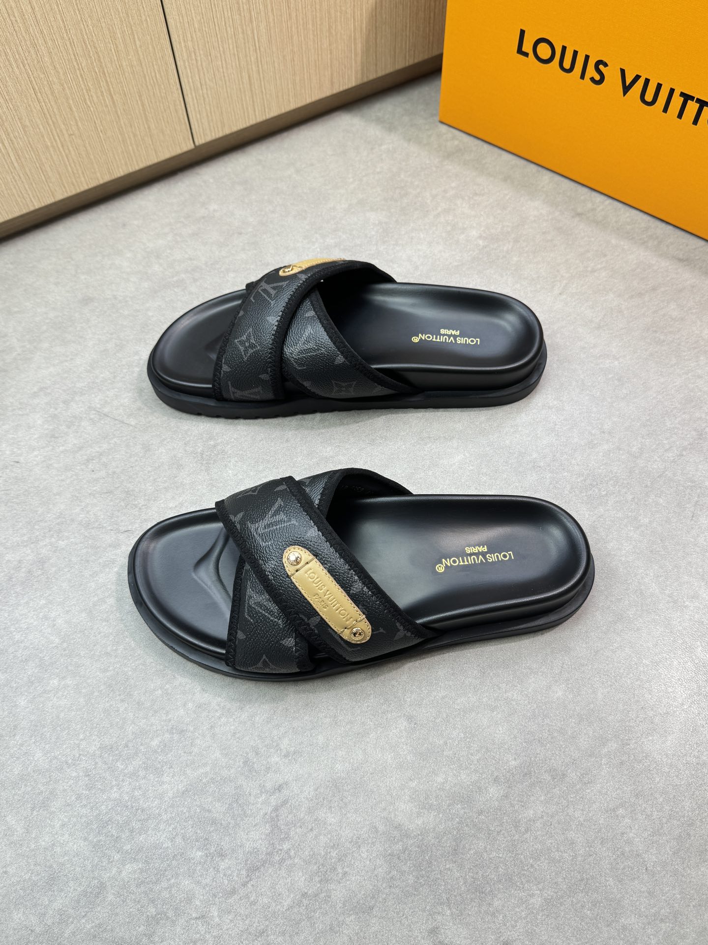 Louis Vuitton Monogram Canvas Sandal Comfortable Summer Beach Slides 4 i1746637405 2531 2