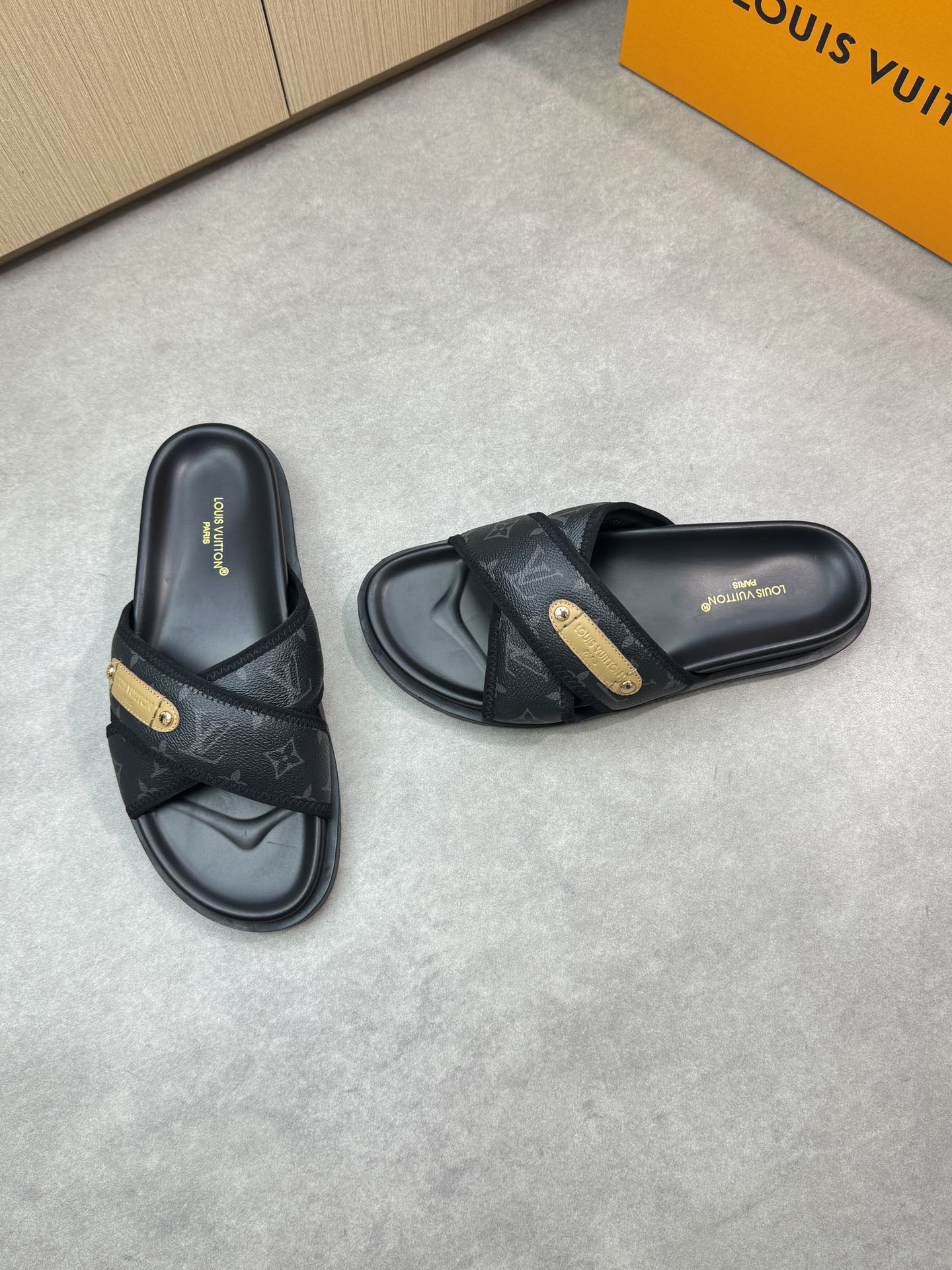 Louis Vuitton Monogram Canvas Sandal Comfortable Summer Beach Slides 3 i1746637405 4186 1