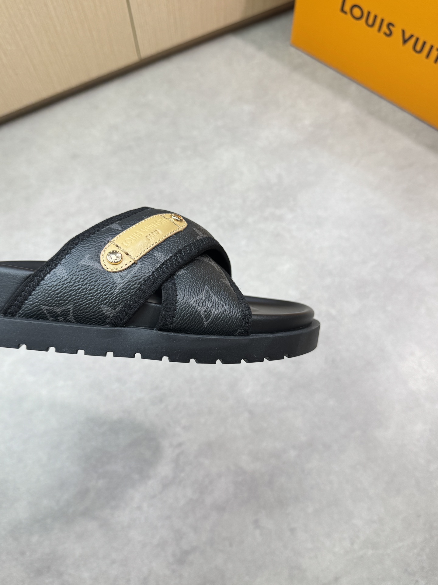 Louis Vuitton Monogram Canvas Sandal Comfortable Summer Beach Slides 9 i1746637405 5390 7